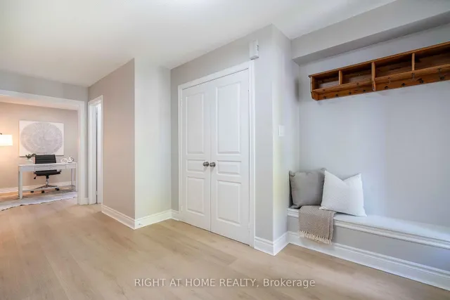 2425 Nichols Dr, Oakville 5