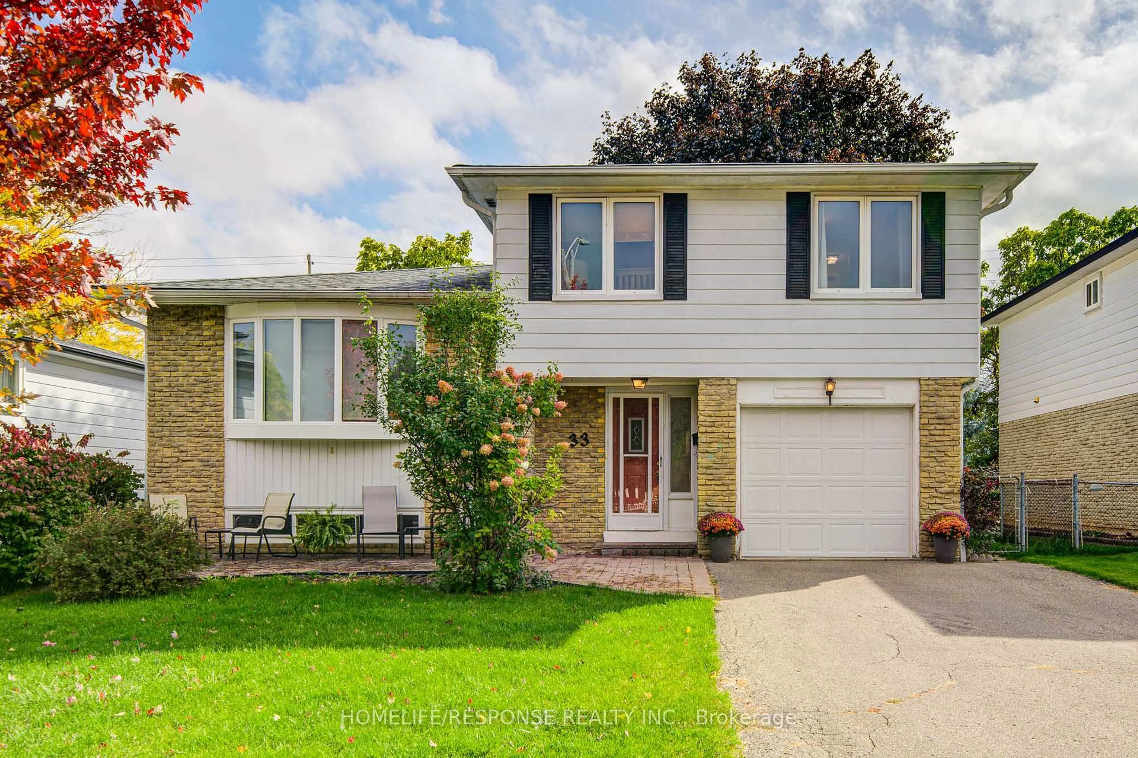 Home with vinyl exterior material, street for 33 Groveland Cres, Brampton Ontario L6S 1L1