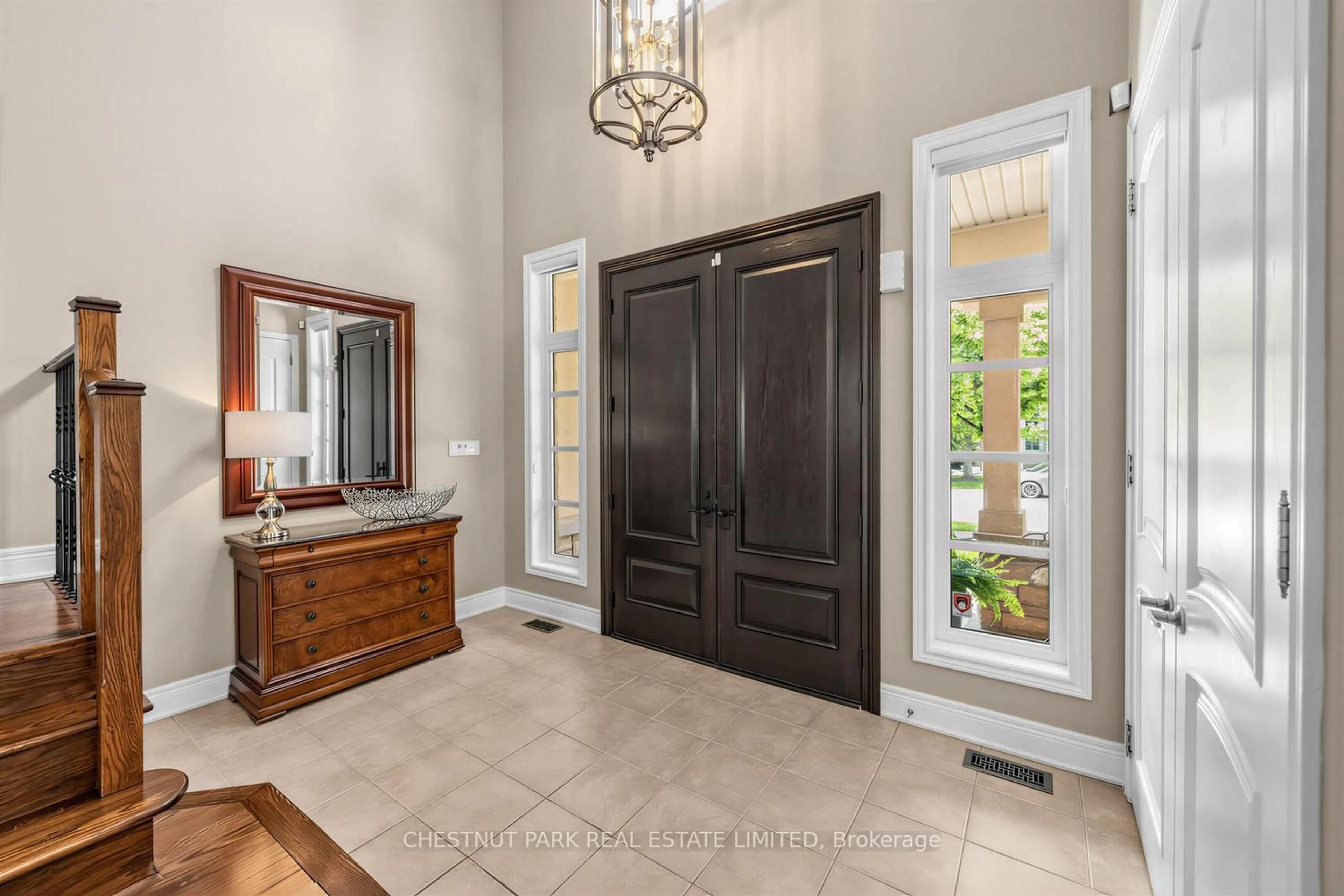 Indoor entryway for 3232 Ribble Cres, Oakville Ontario L6M 0B1