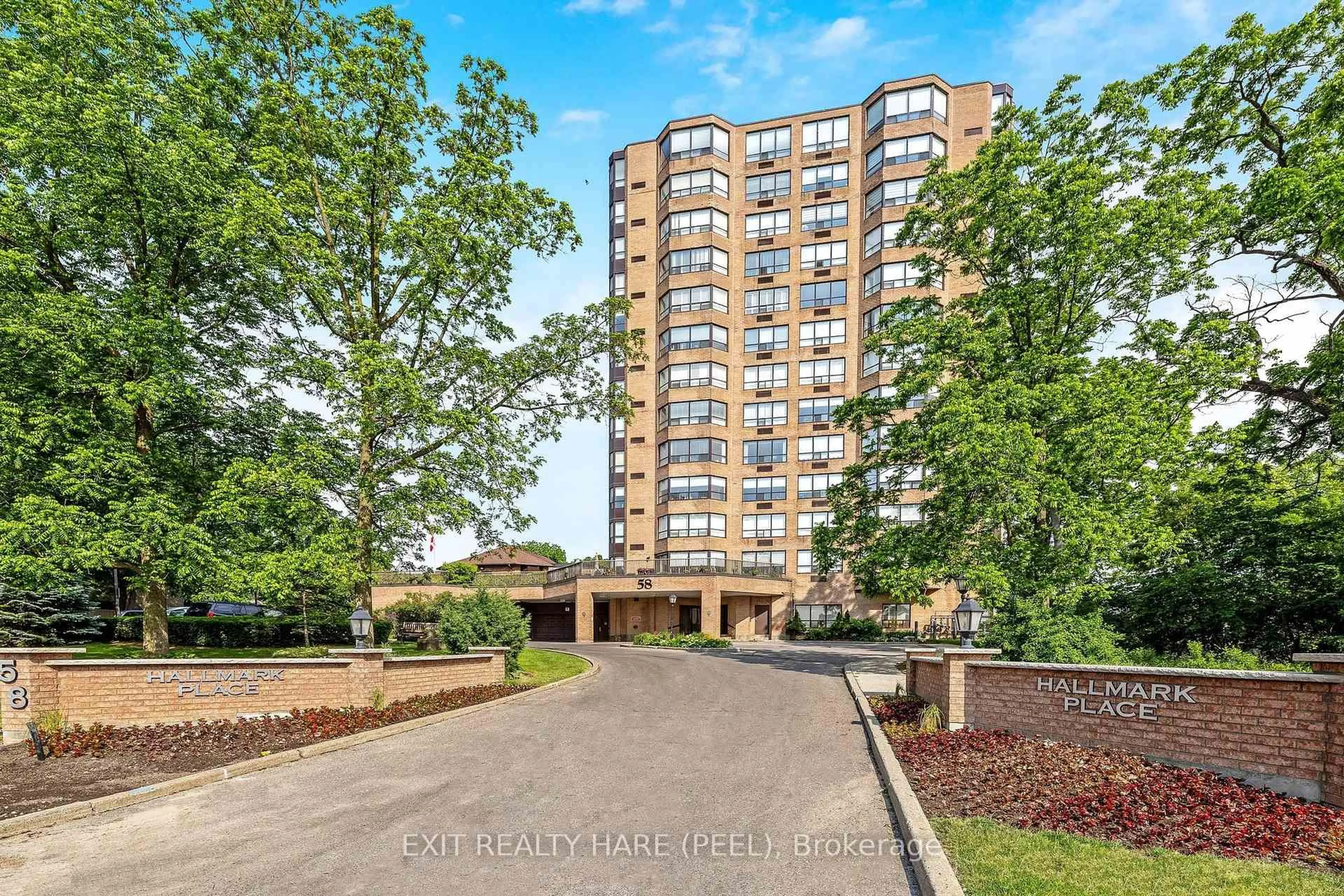 A pic from outside/outdoor area/front of a property/back of a property/a pic from drone, building for 58 Church St #203, Brampton Ontario L6V 4A8