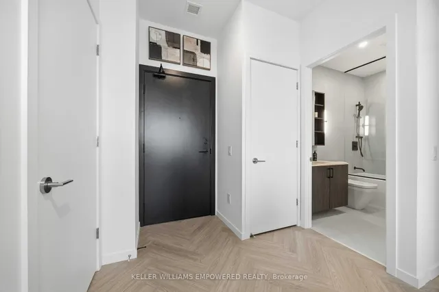 689 The Queensway St #818, Toronto 2