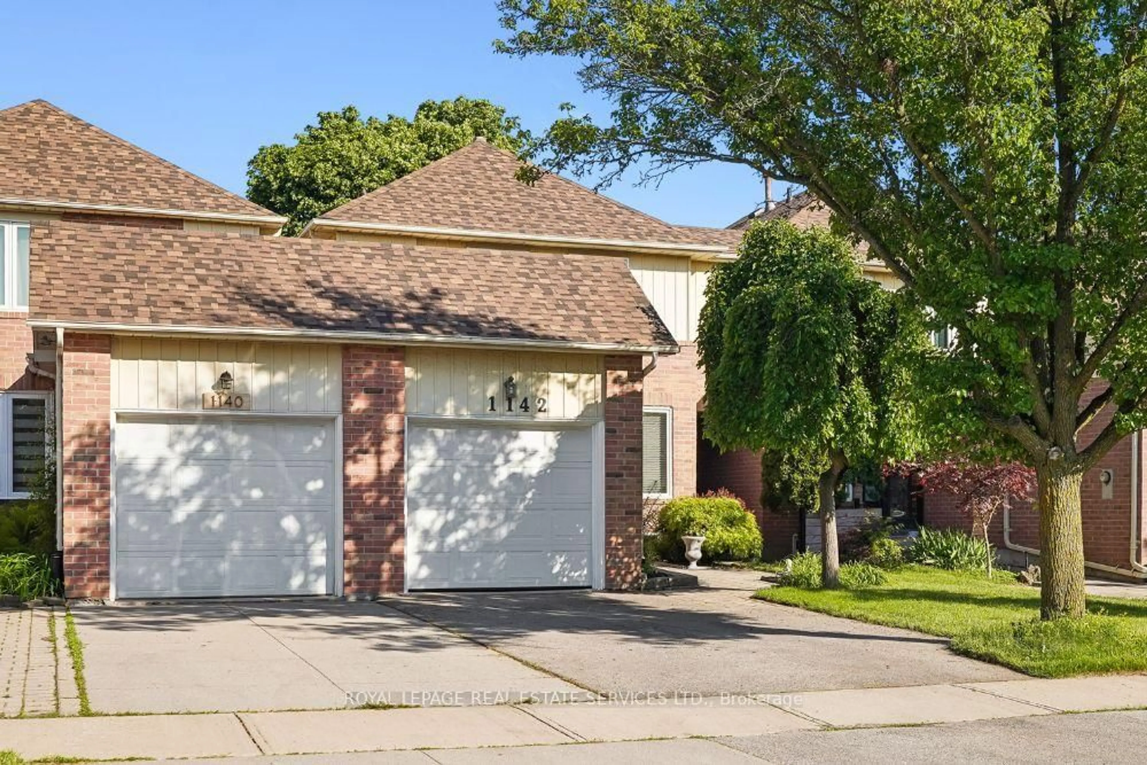 Home with brick exterior material, street for 1142 Springbrook Cres, Oakville Ontario L6M 2C8