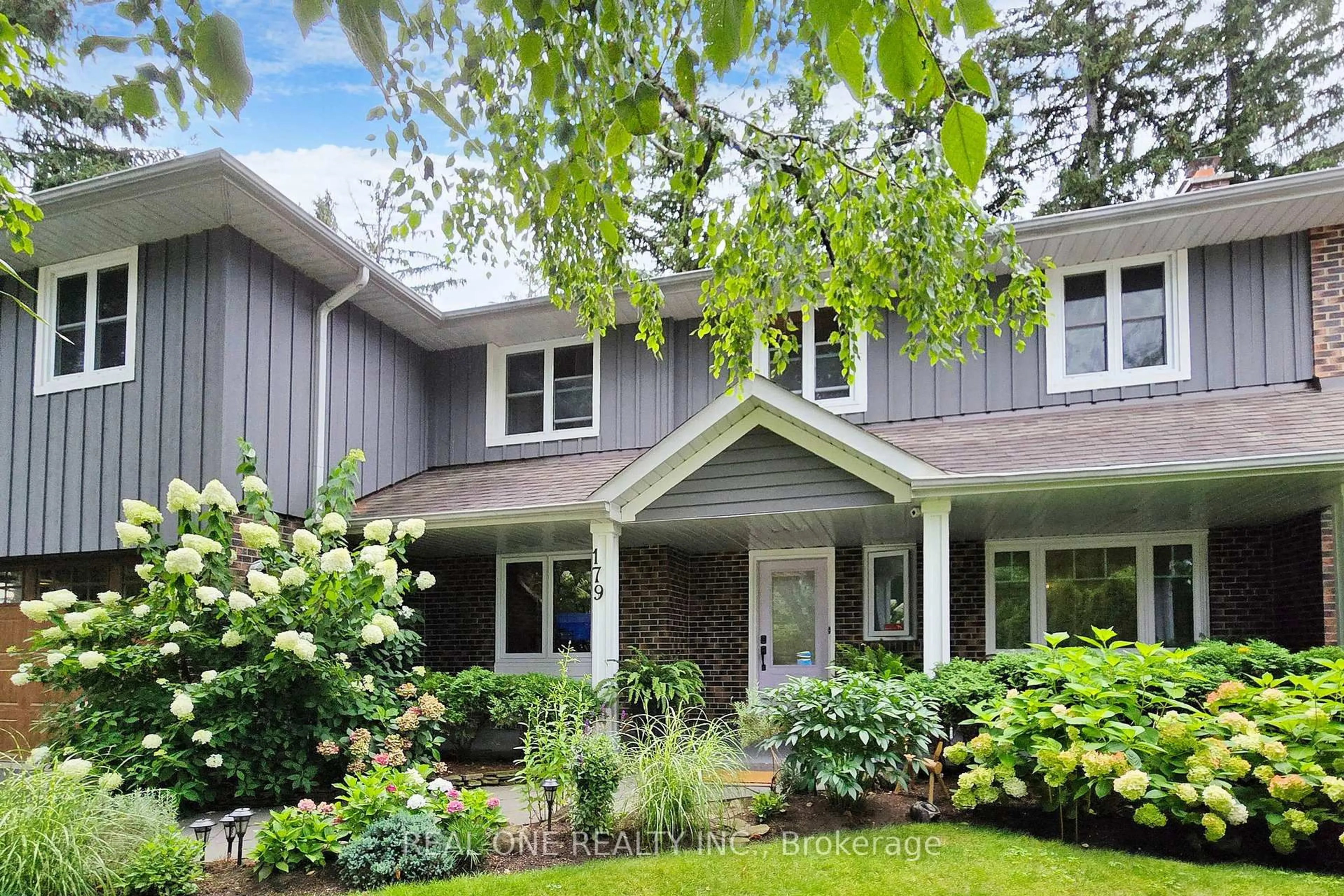 Home with vinyl exterior material, street for 179 Shanley Terr, Oakville Ontario L6K 2H7