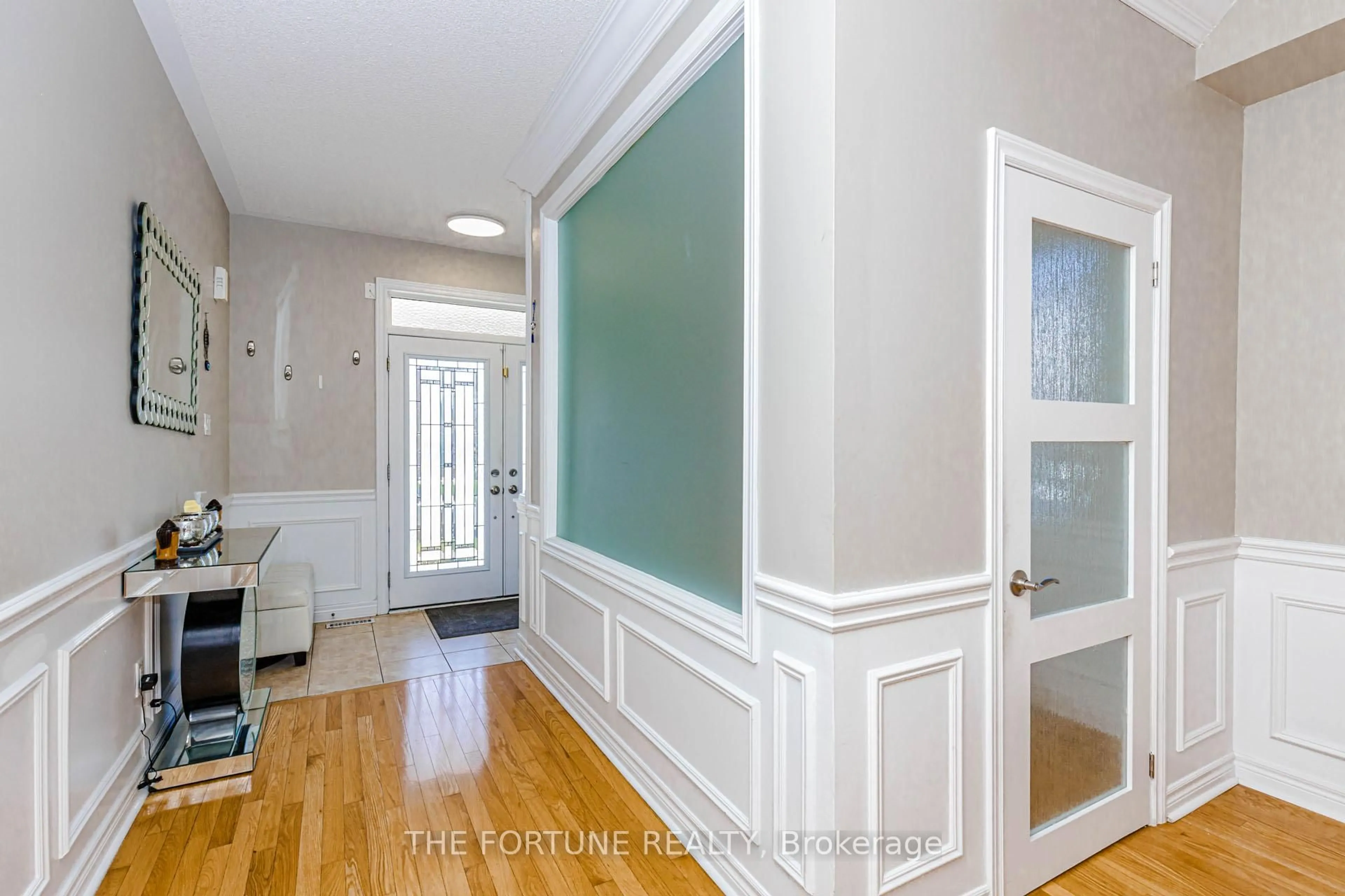 Indoor entryway for 30 Cedarsprings Way, Brampton Ontario L6R 0W1