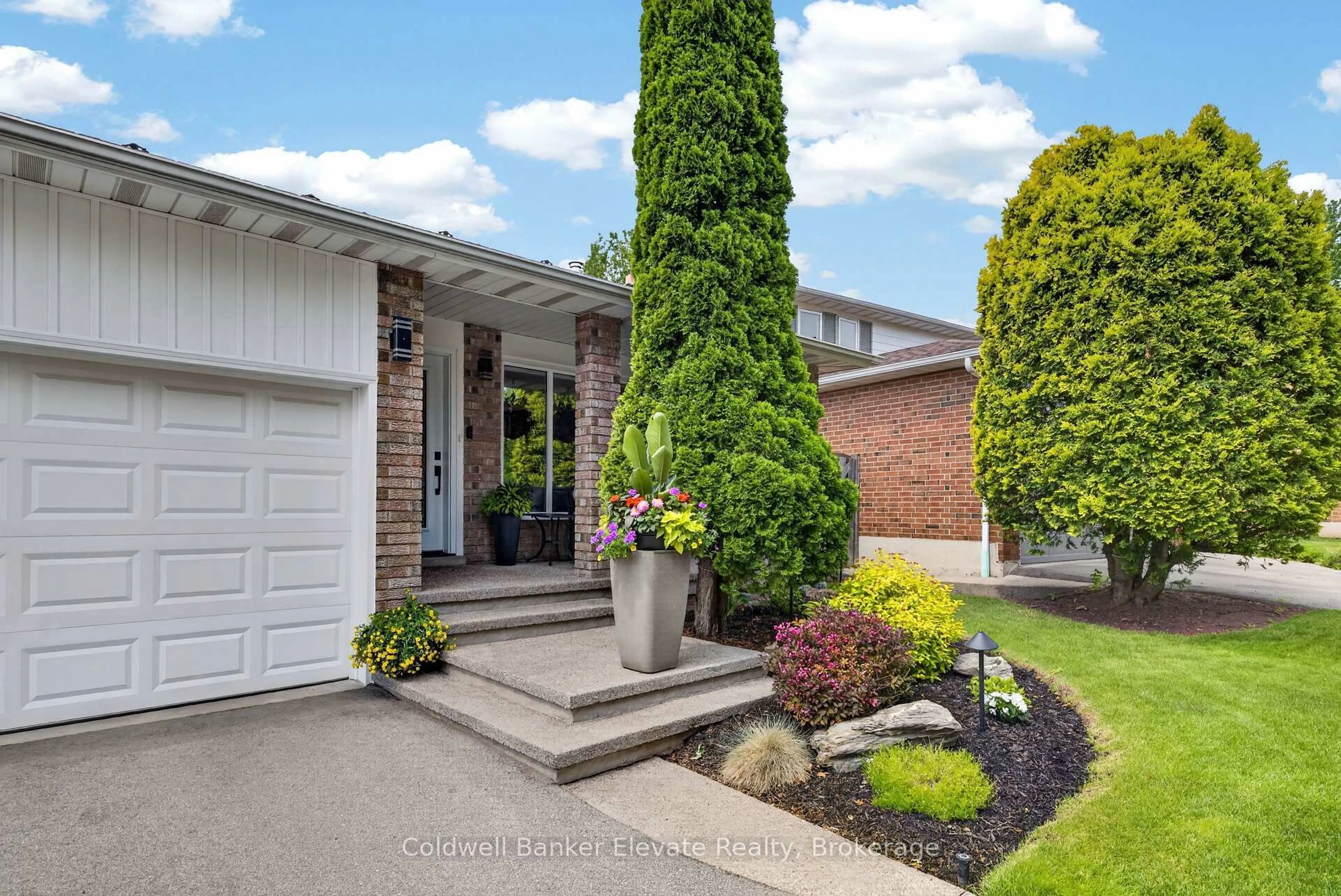 Home with brick exterior material, street for 1432 Livingston Rd, Oakville Ontario L6H 3G4