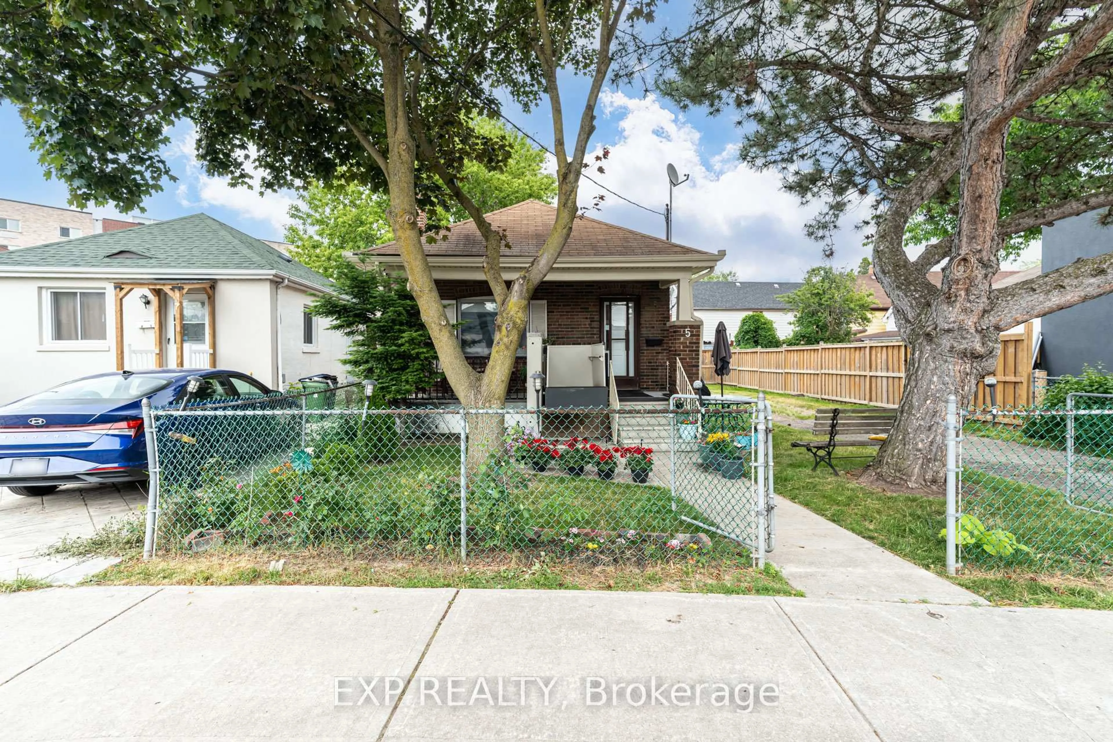 A pic from outside/outdoor area/front of a property/back of a property/a pic from drone, street for 5 Laxis Ave, Toronto Ontario M6M 2K6