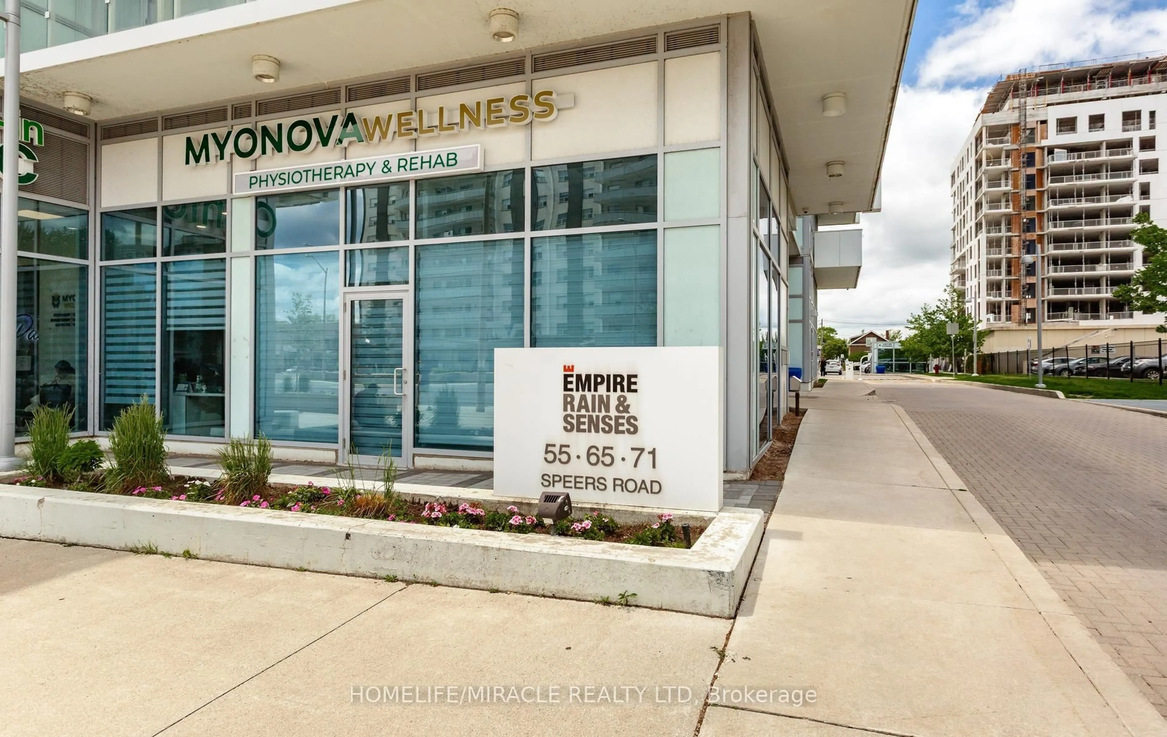 Indoor foyer for 55 Speers Rd #1605, Oakville Ontario L6K 0H9