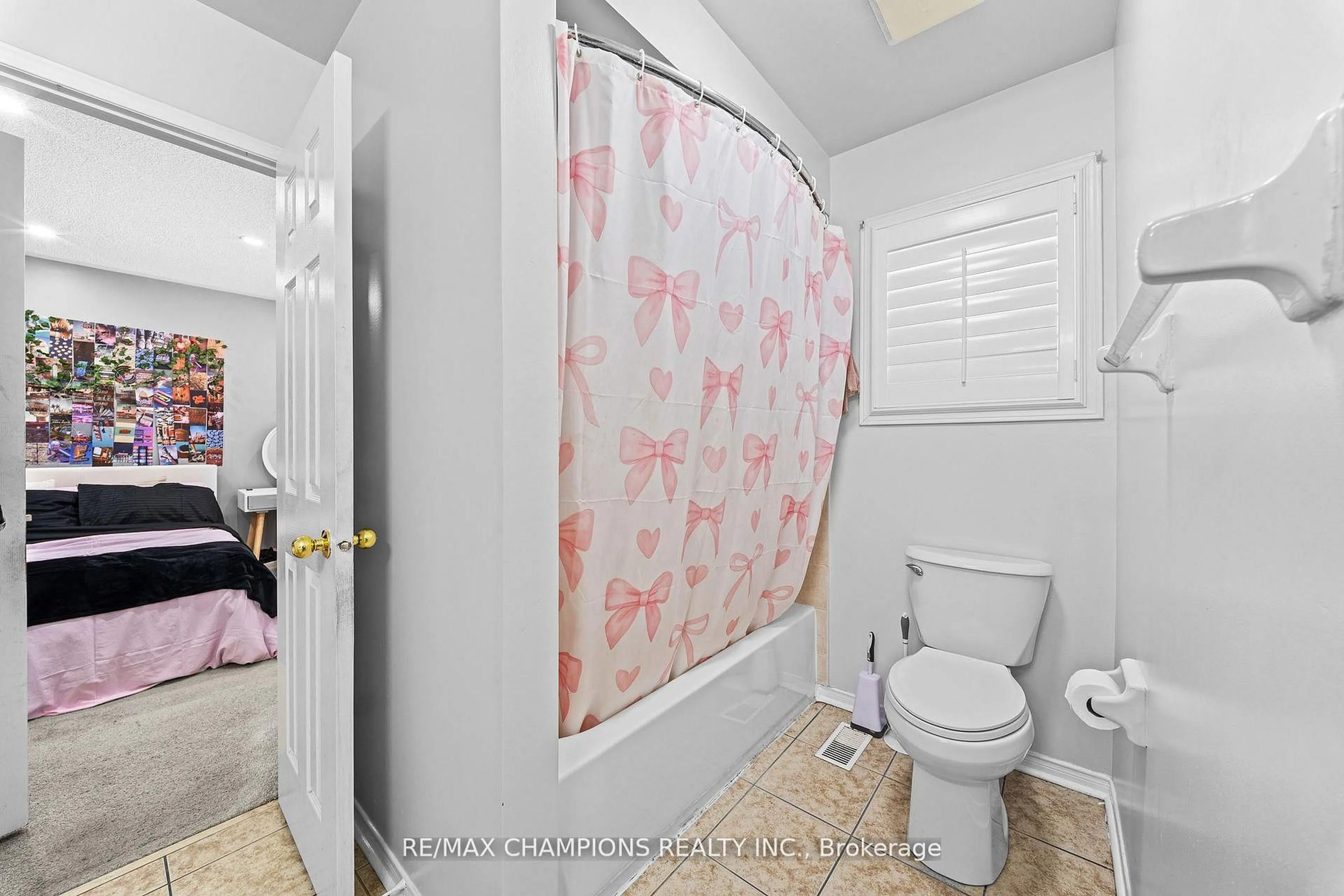 Standard bathroom, unknown for 125 Tiller Tr, Brampton Ontario L6X 4S9