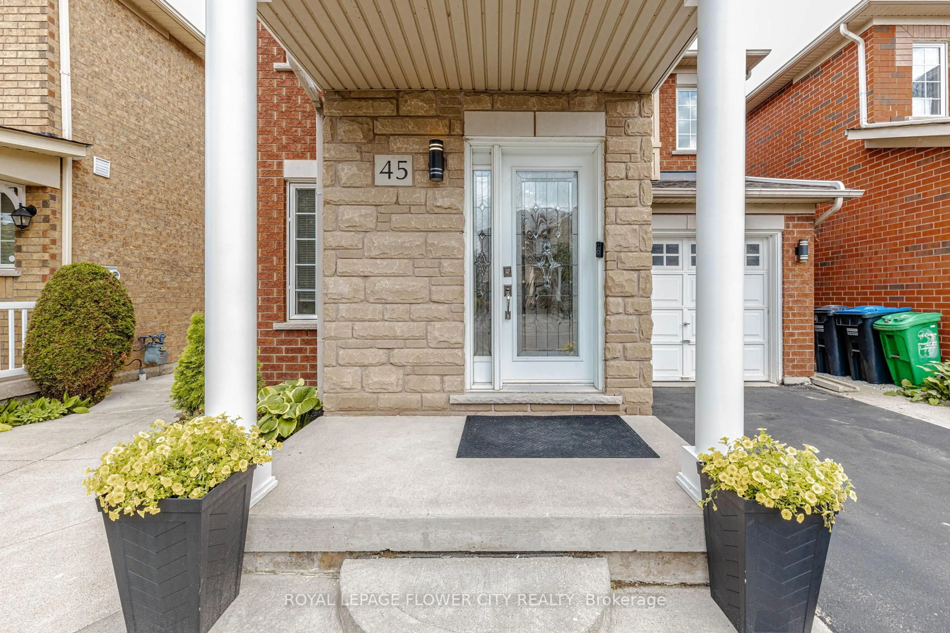 Indoor entryway for 45 Penbridge Circ, Brampton Ontario L7A 2R1