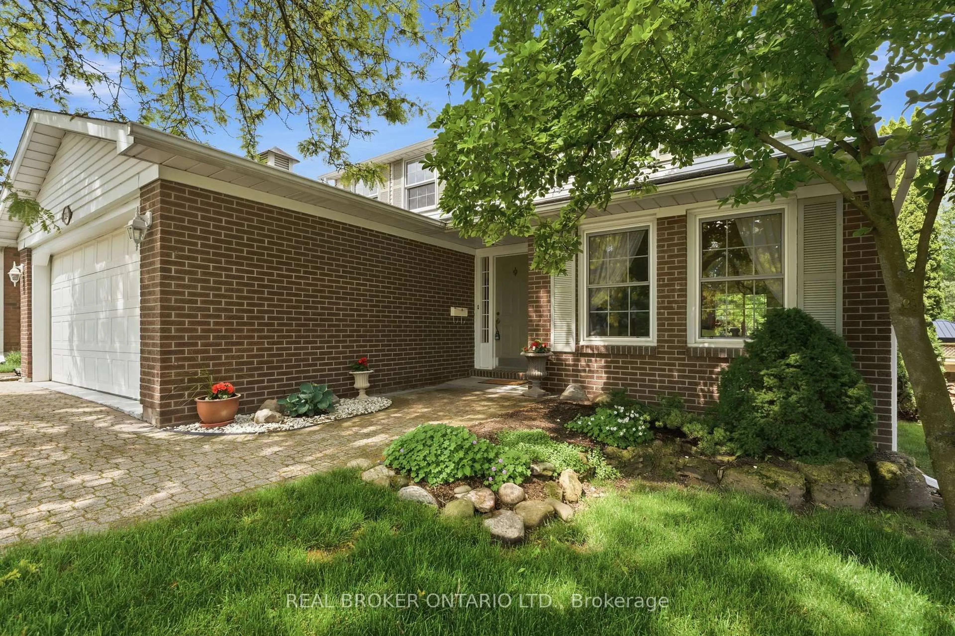 Home with brick exterior material, street for 2241 Mansfield Dr, Burlington Ontario L7P 3J3