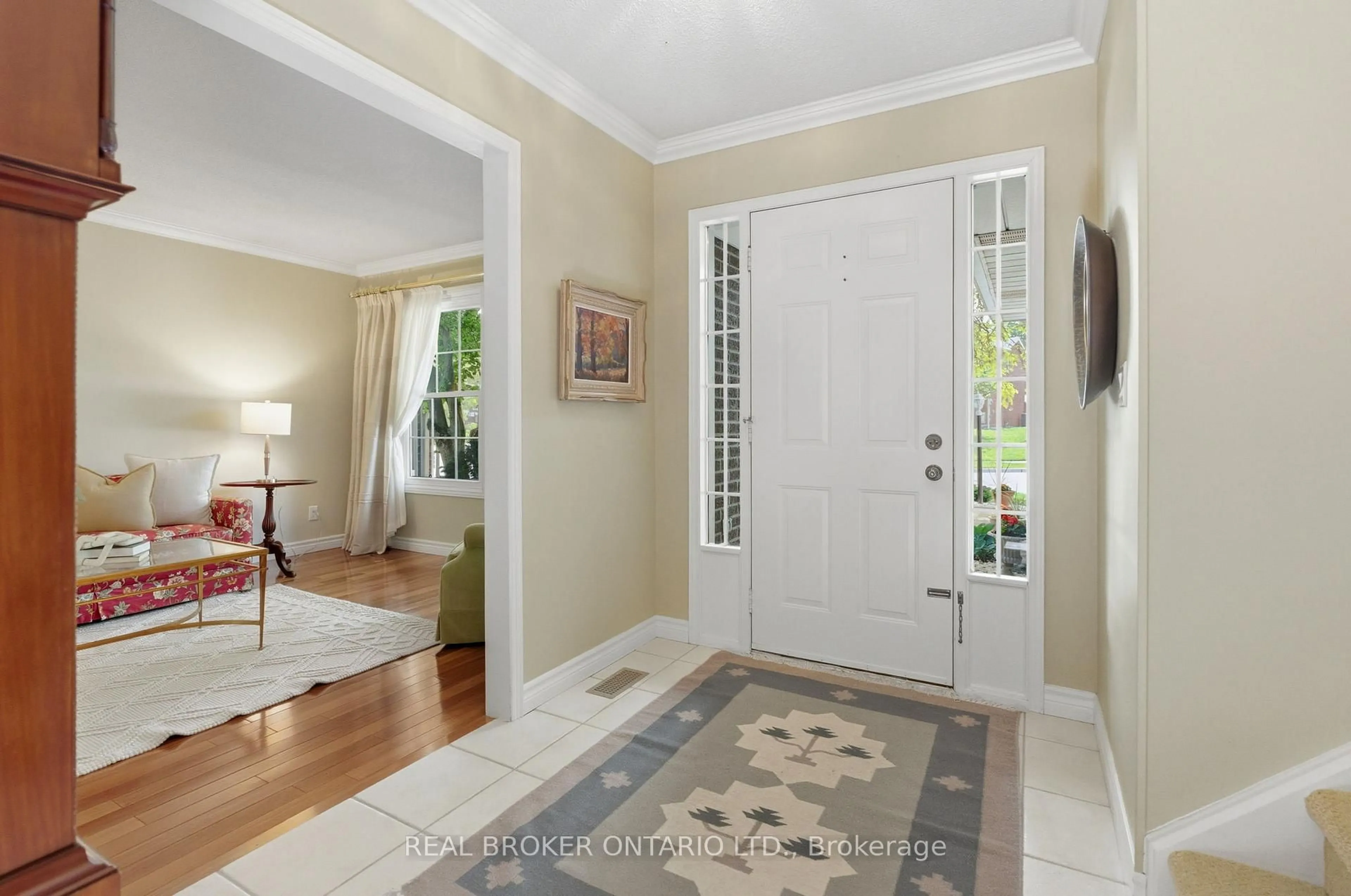 Indoor entryway for 2241 Mansfield Dr, Burlington Ontario L7P 3J3