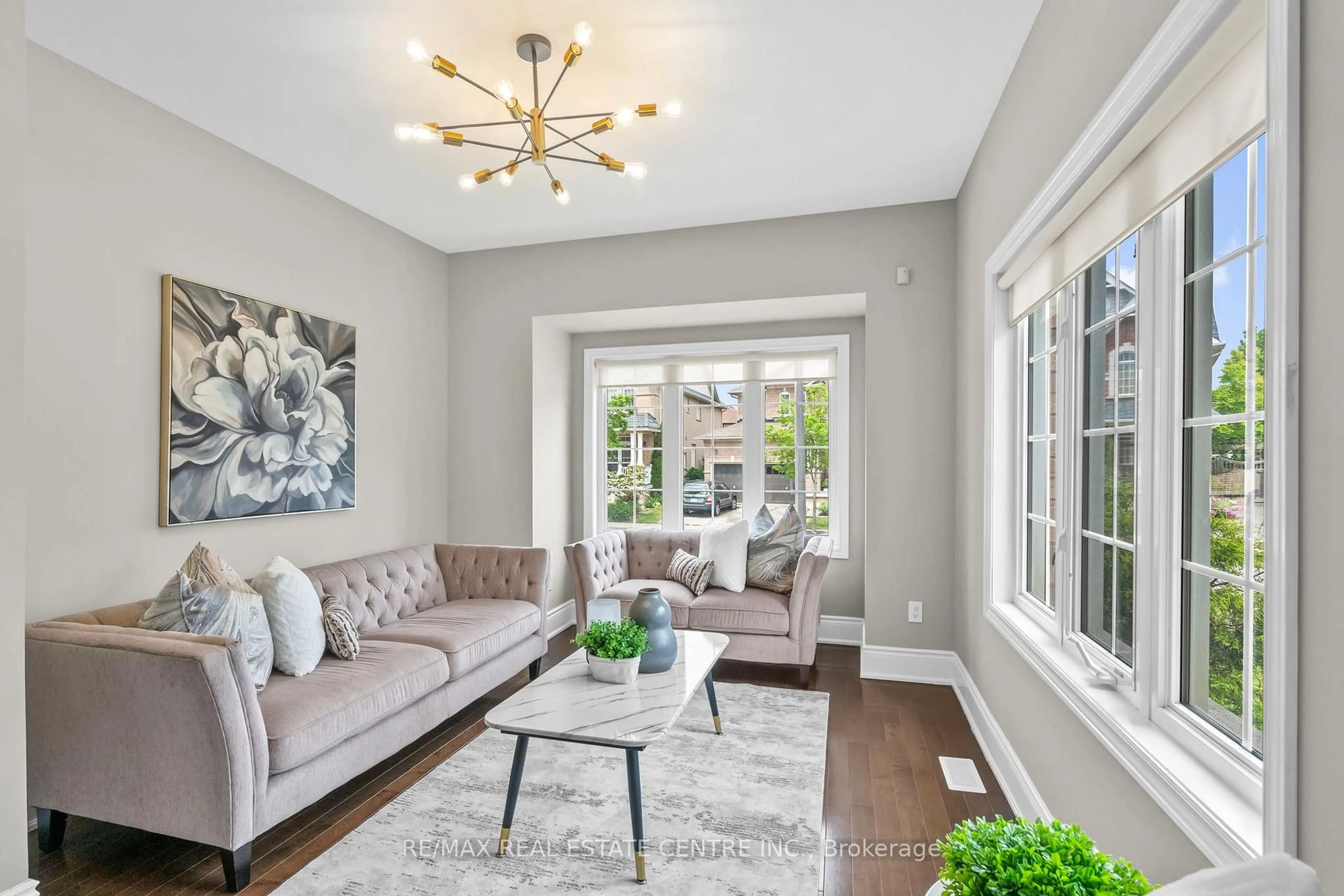 Living room with furniture, unknown for 1360 Rolph Terr, Milton Ontario L9T 7E1