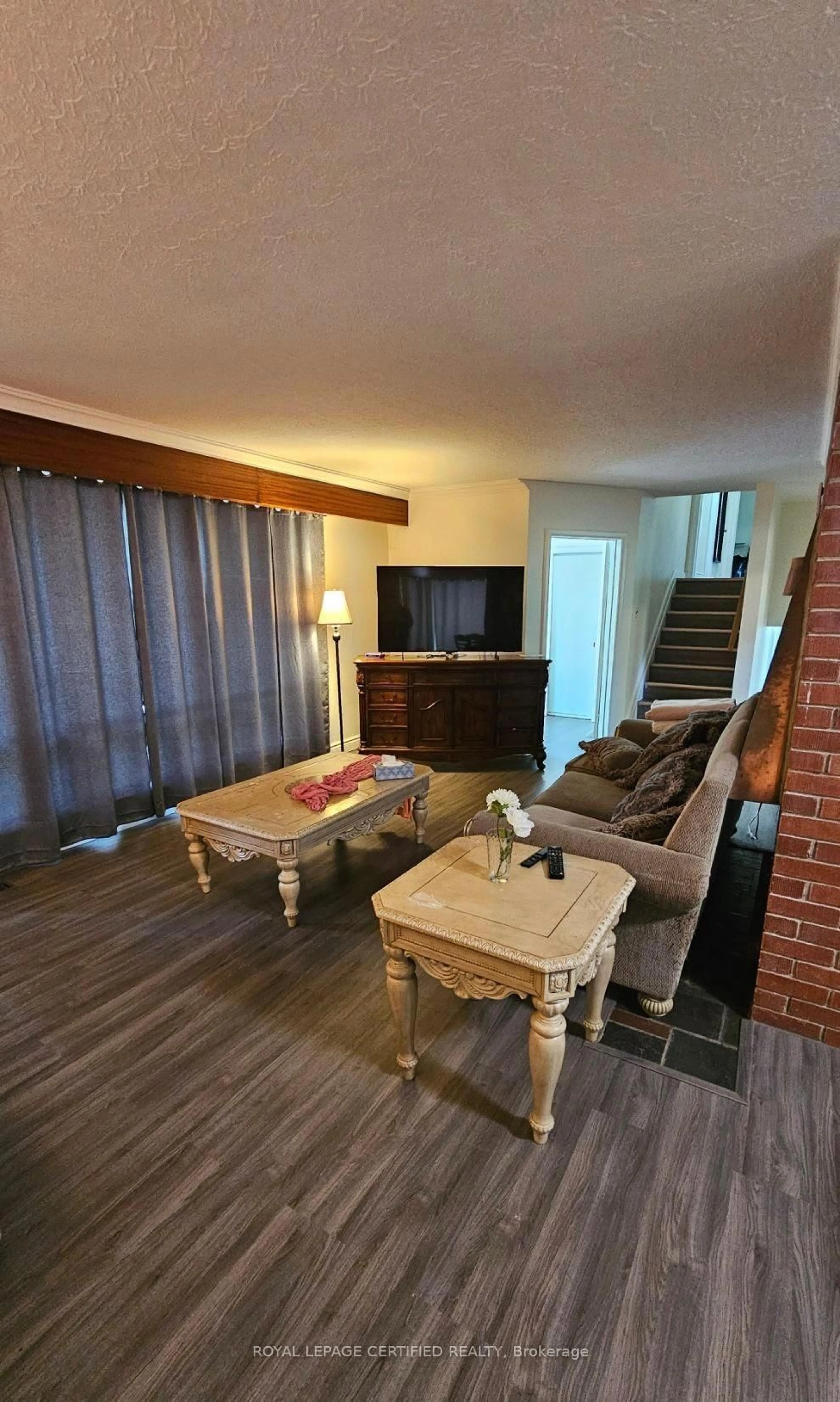 Living room with furniture, unknown for 1373 Hixon St, Oakville Ontario L6L 1R9