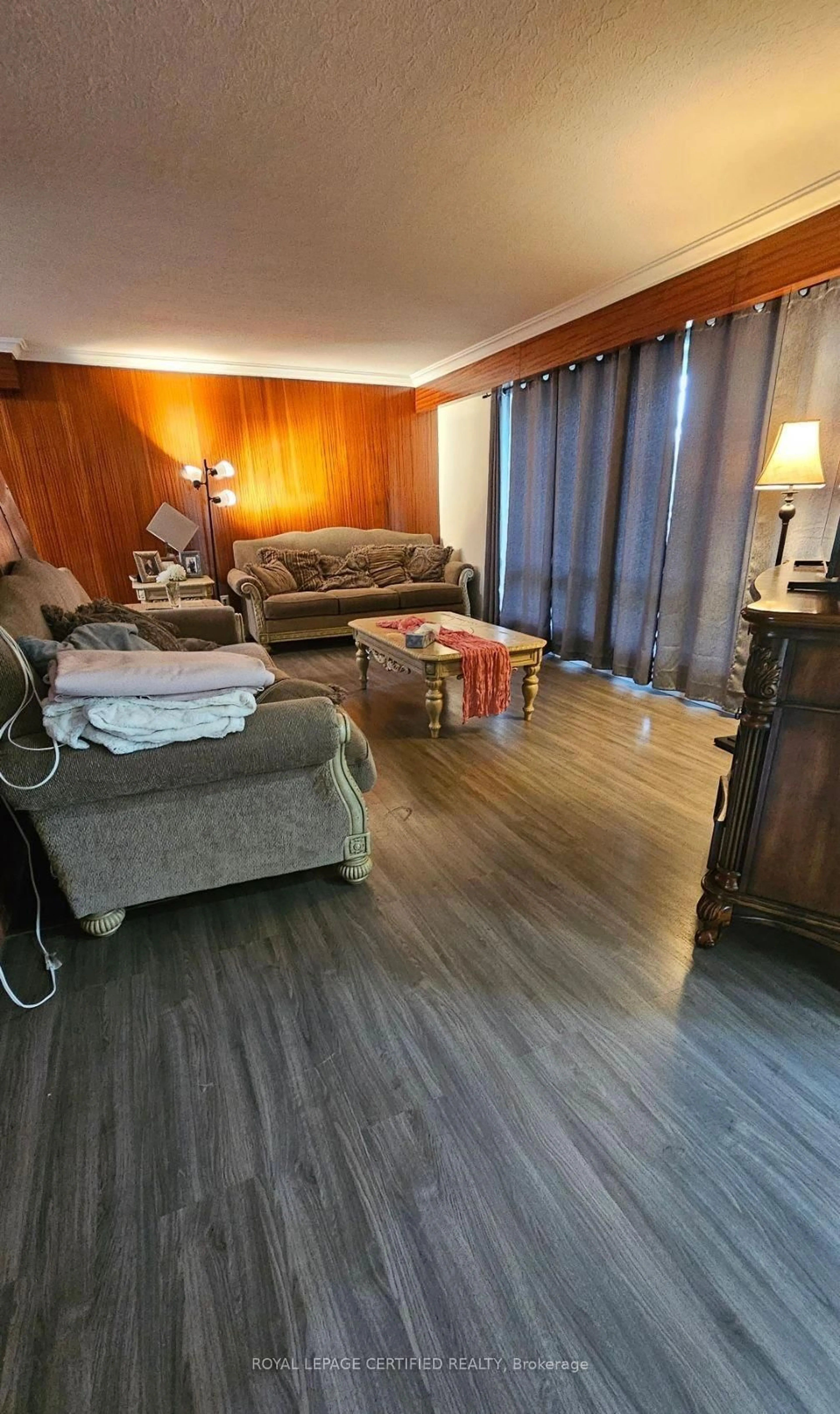 Living room with furniture, wood/laminate floor for 1373 Hixon St, Oakville Ontario L6L 1R9