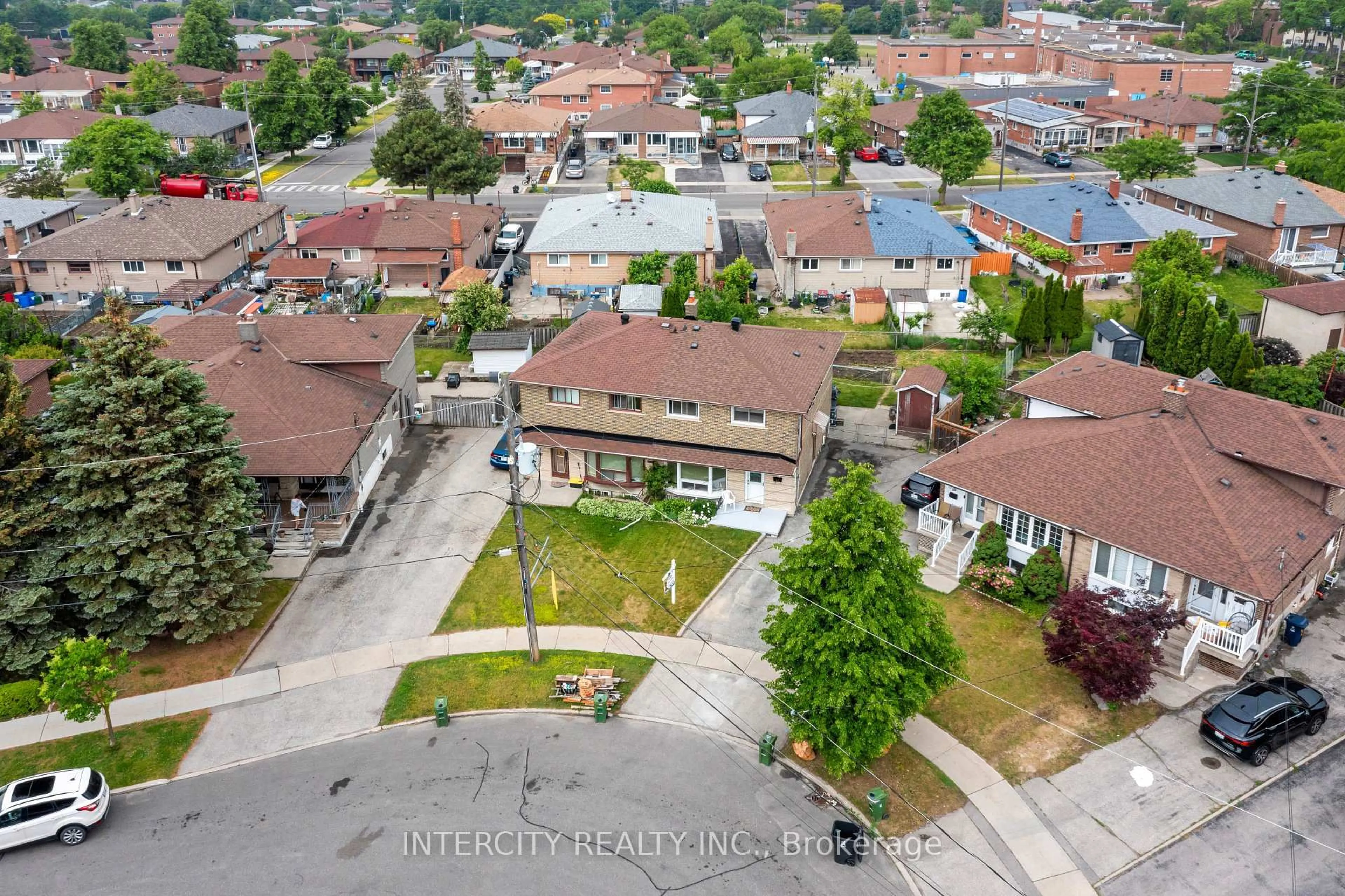 A pic from outside/outdoor area/front of a property/back of a property/a pic from drone, street for 48 Goldsboro Rd, Toronto Ontario M9L 1A7