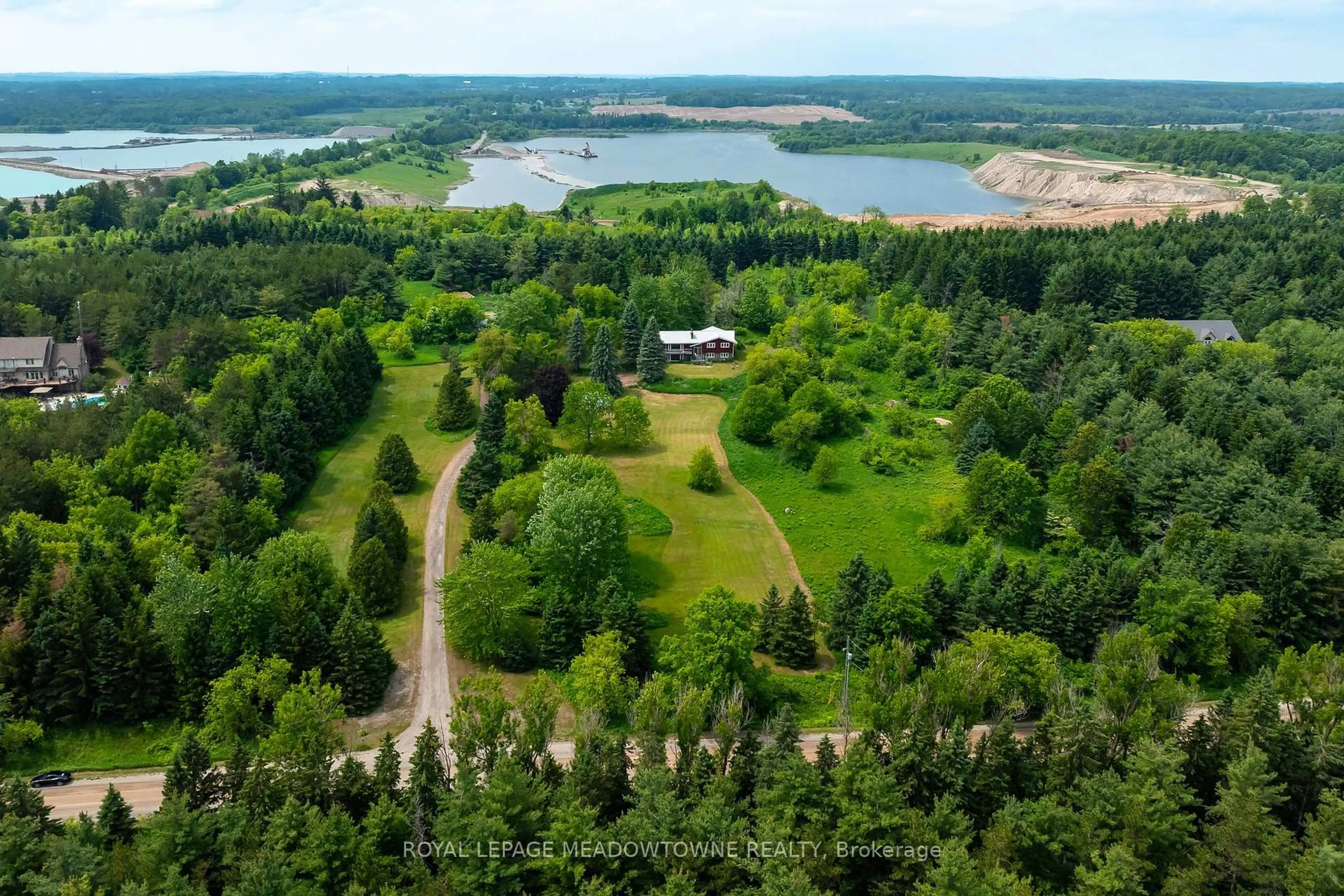 A pic from outside/outdoor area/front of a property/back of a property/a pic from drone, water/lake/river/ocean view for 3574 Escarpment Sdrd, Caledon Ontario L7K 1E7