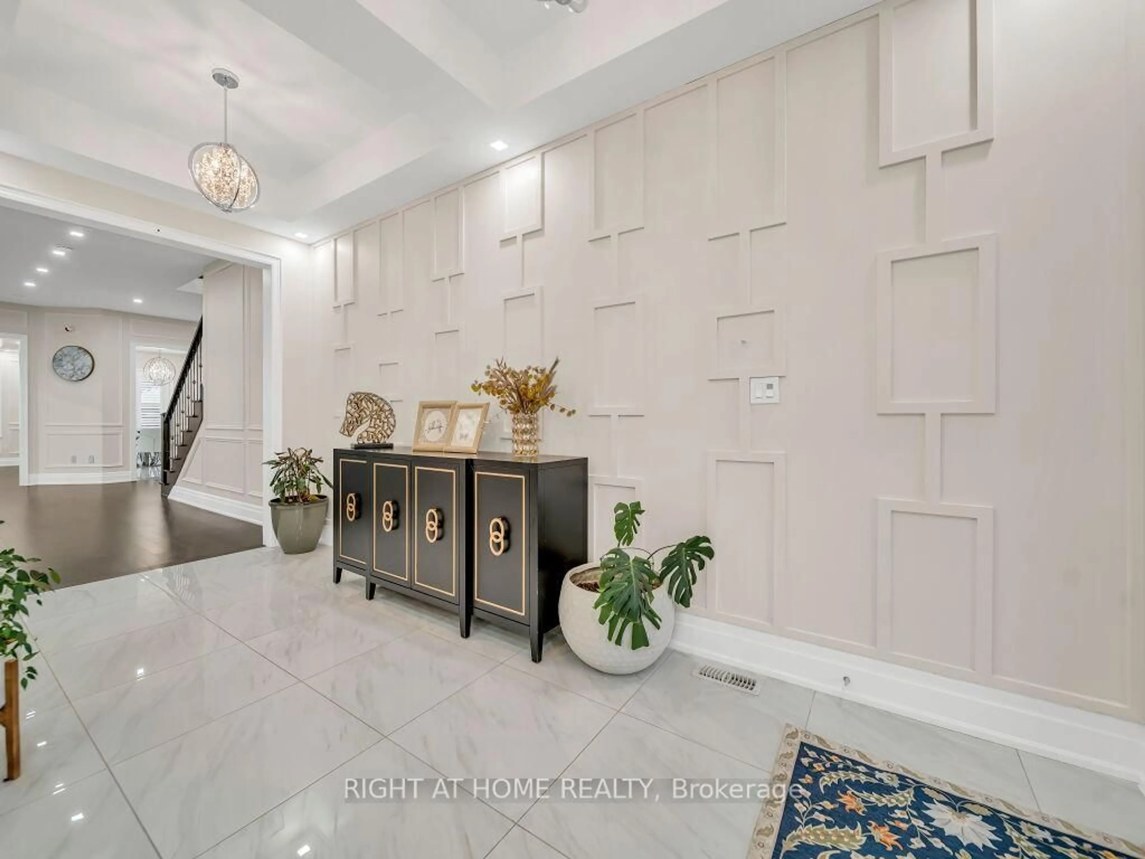 Indoor foyer for 12 Hackwood Hts Hackwood Hts, Brampton Ontario L6X 5R2