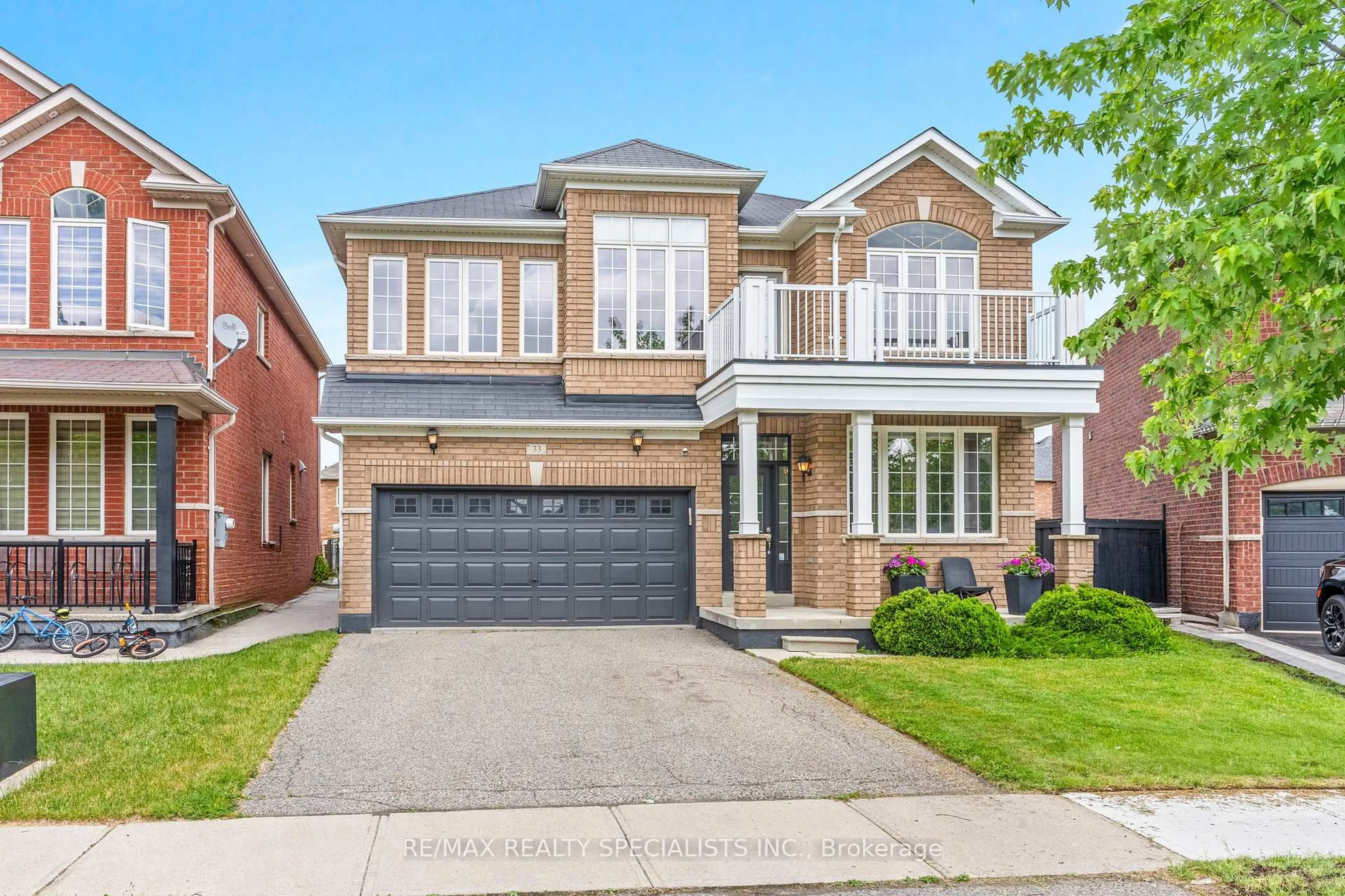Home with brick exterior material, street for 33 Delphinium Way, Brampton Ontario L7A 0N4