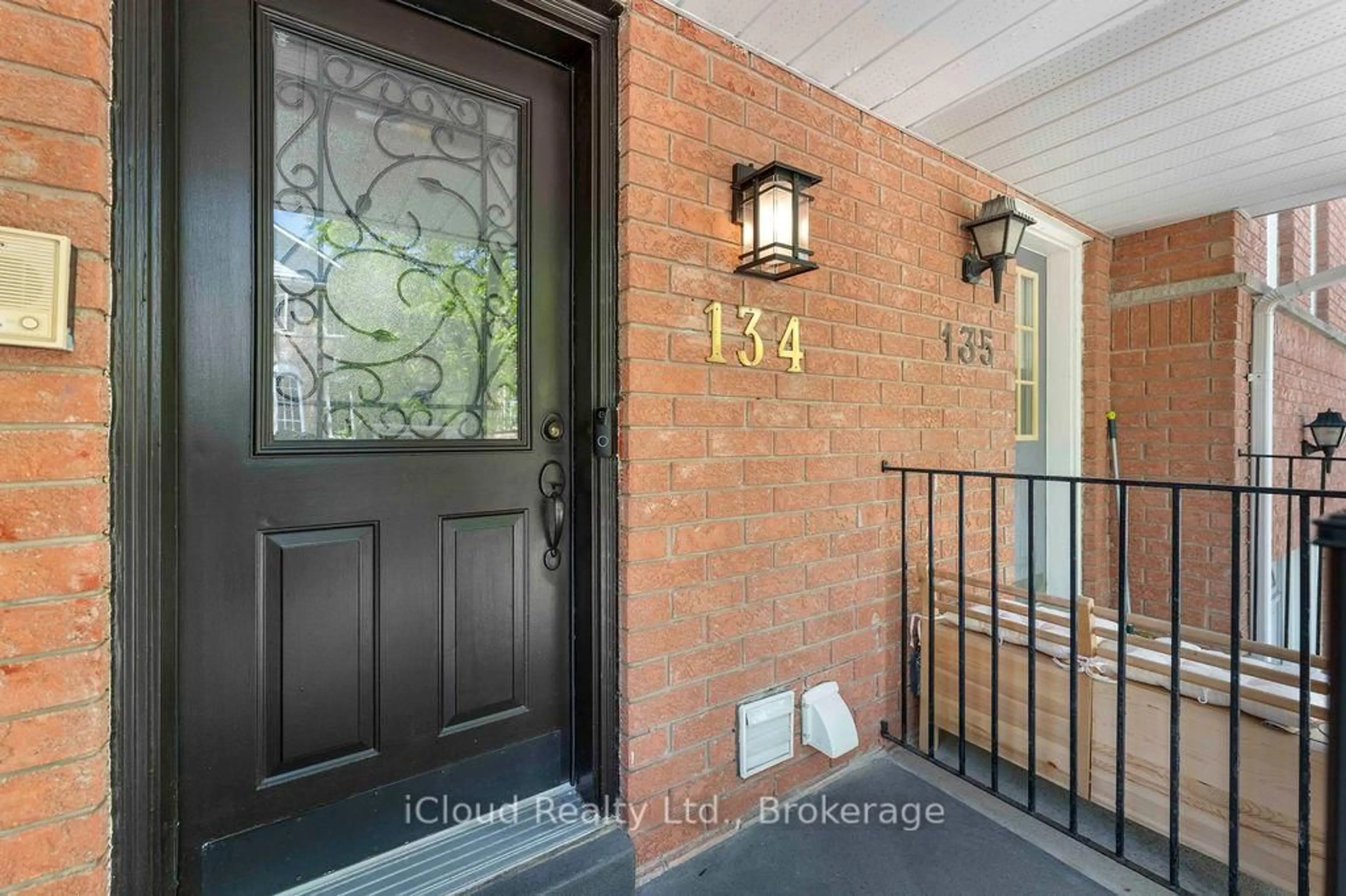 Indoor entryway for 1480 Britannia Rd #134, Mississauga Ontario L5V 2K4