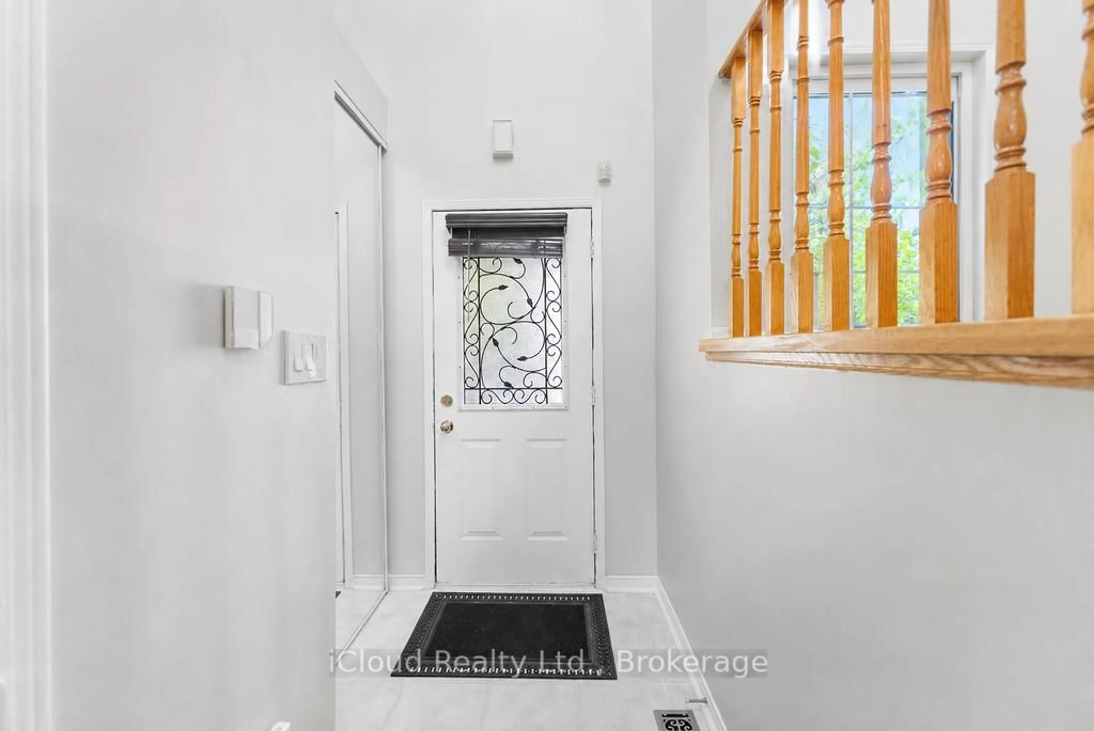 Indoor entryway for 1480 Britannia Rd #134, Mississauga Ontario L5V 2K4