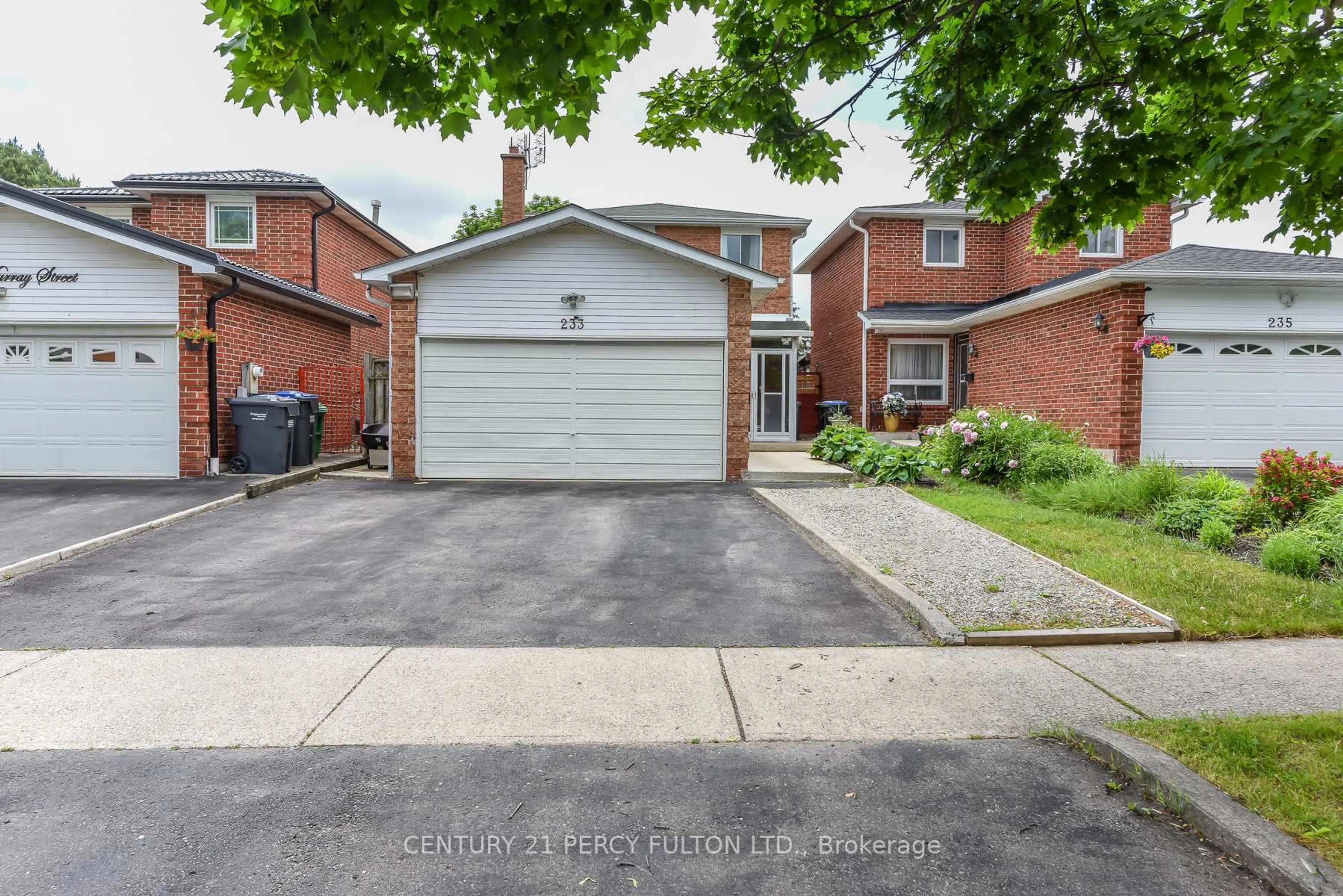 Home with brick exterior material, street for 233 Murray St, Brampton Ontario L6X 3M1