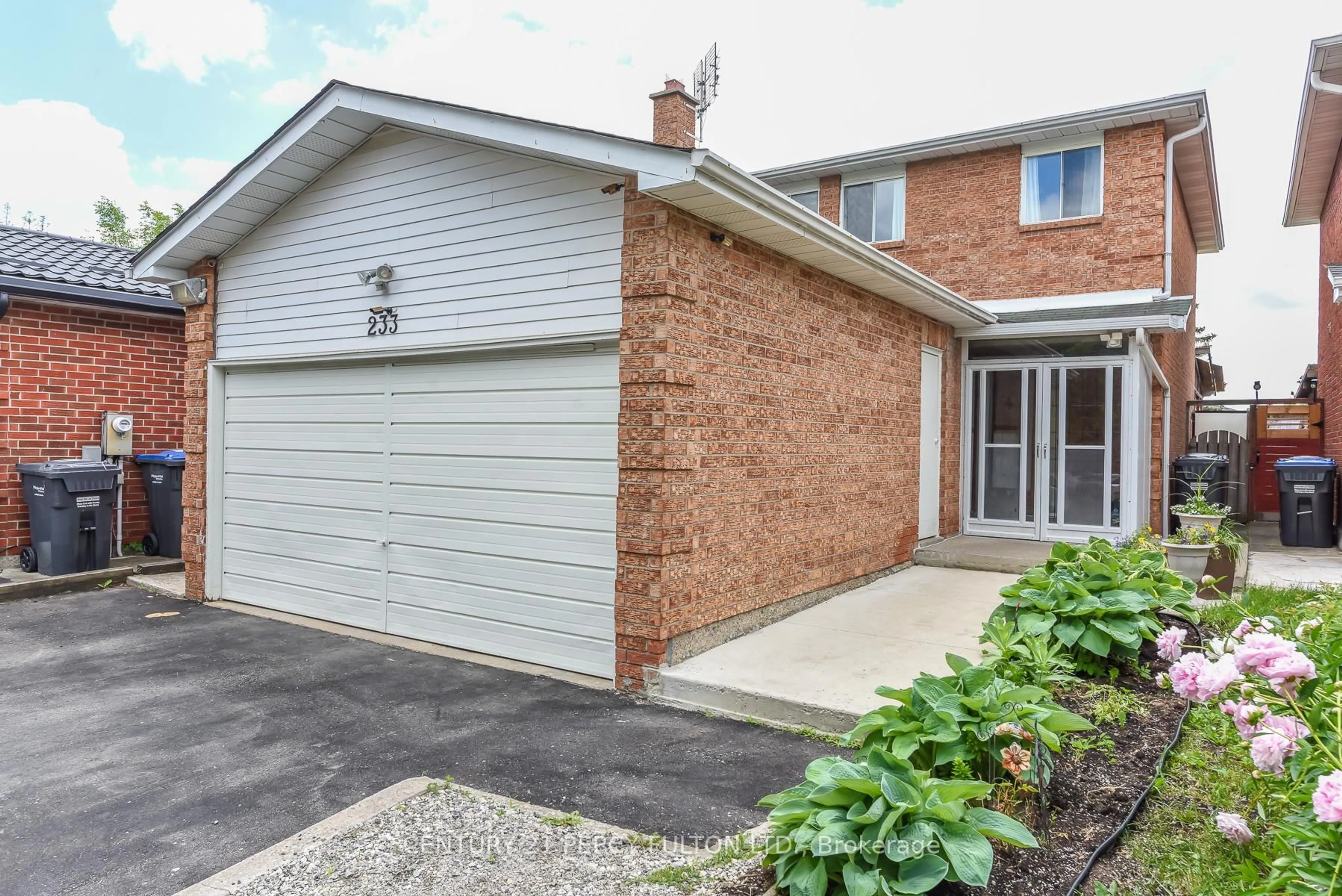 Home with brick exterior material, street for 233 Murray St, Brampton Ontario L6X 3M1