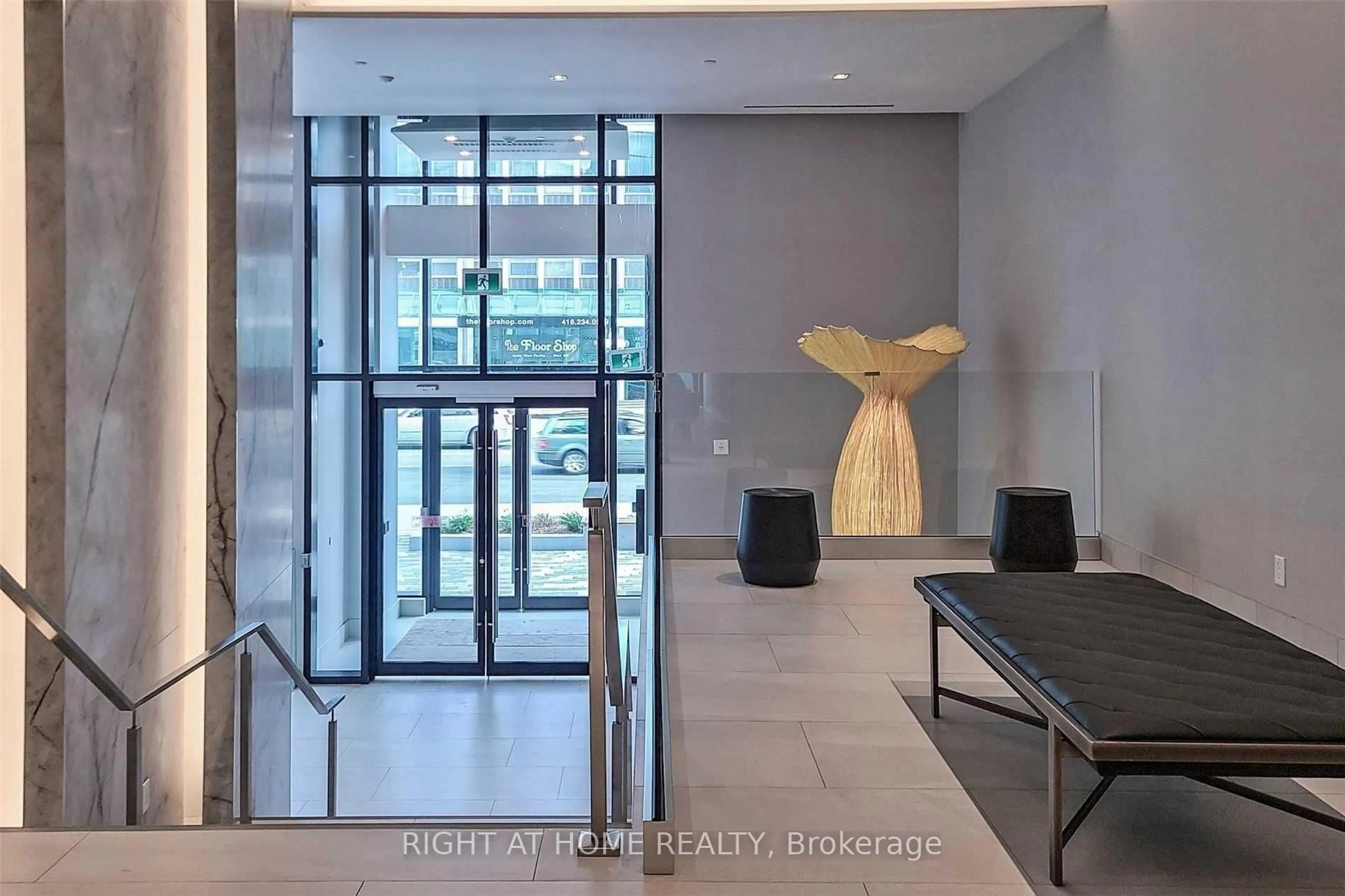 Indoor foyer for 4208 Dundas St #611, Toronto Ontario M8X 1Y6