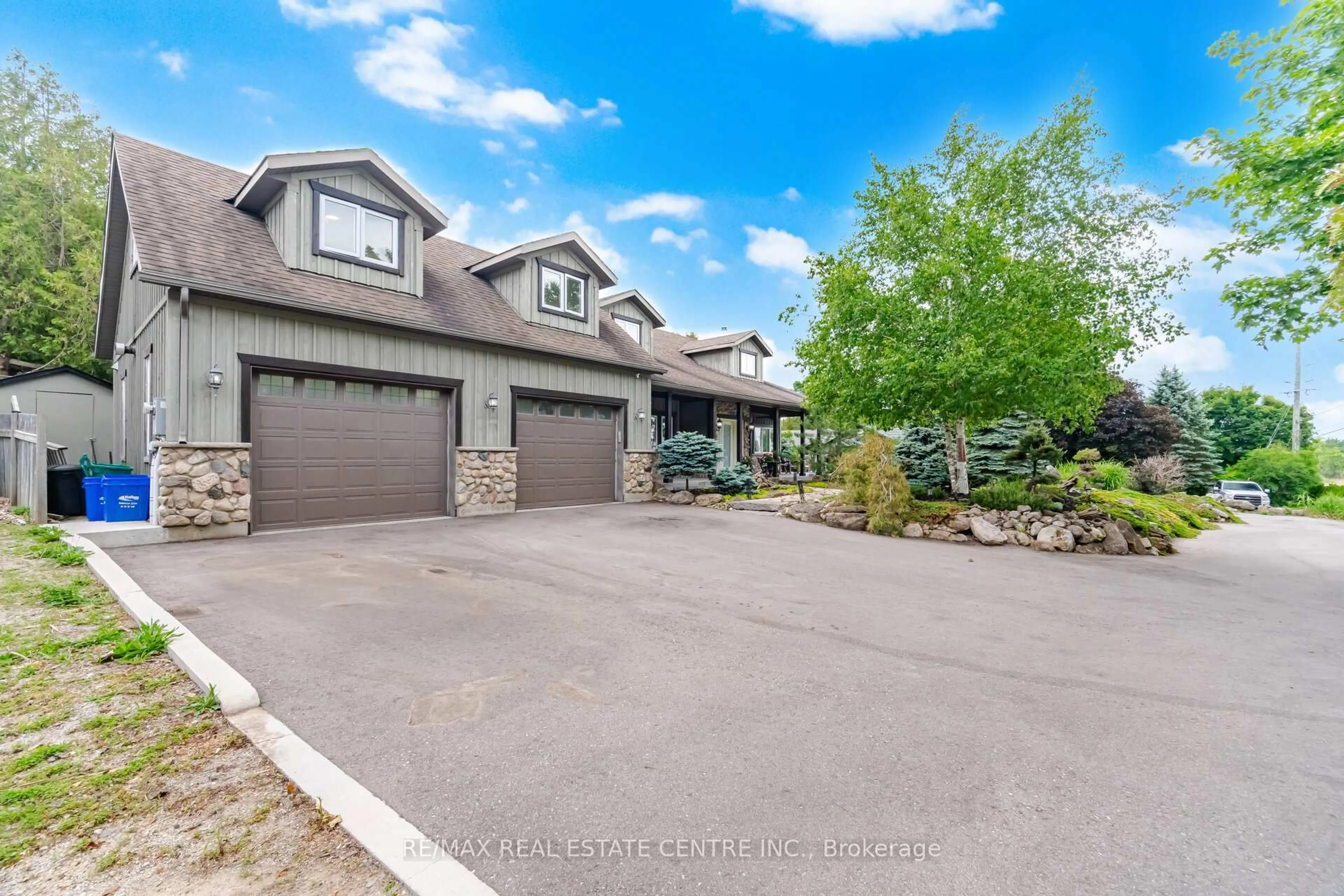 A pic from outside/outdoor area/front of a property/back of a property/a pic from drone, street for 12860 Regional Rd 25, Halton Hills Ontario L7J 2M1