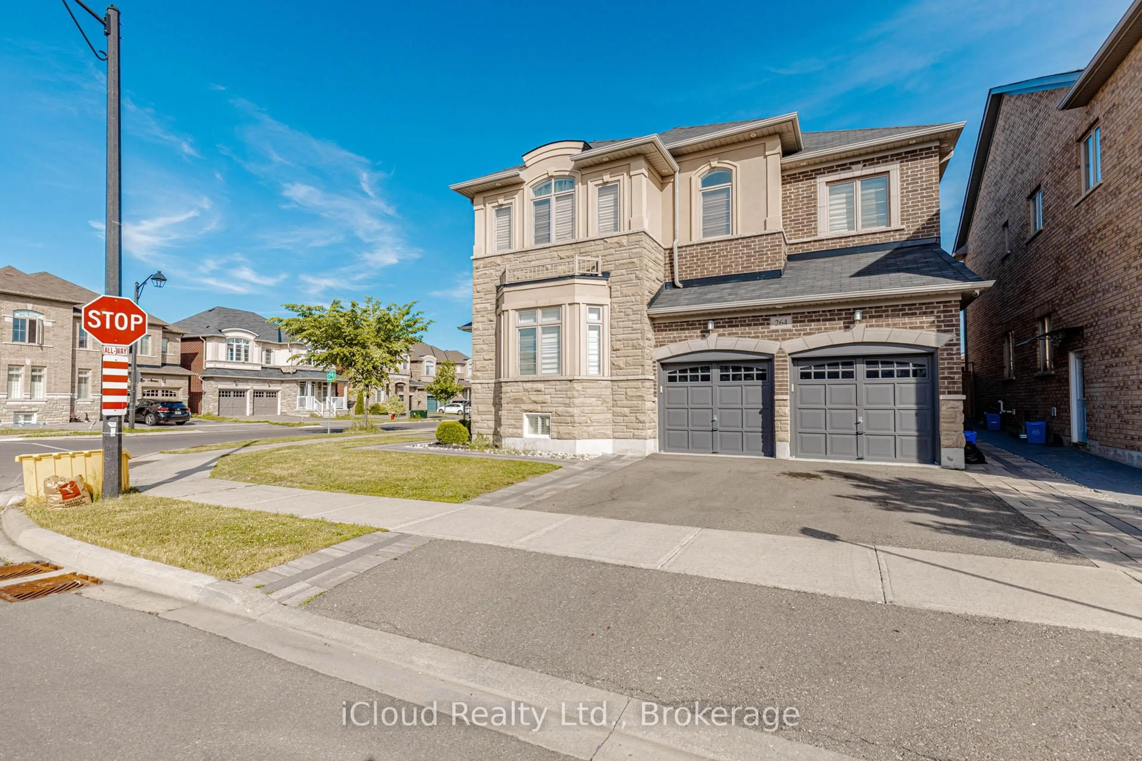 A pic from outside/outdoor area/front of a property/back of a property/a pic from drone, street for 264 Etheridge Ave, Milton Ontario L9E 1H7