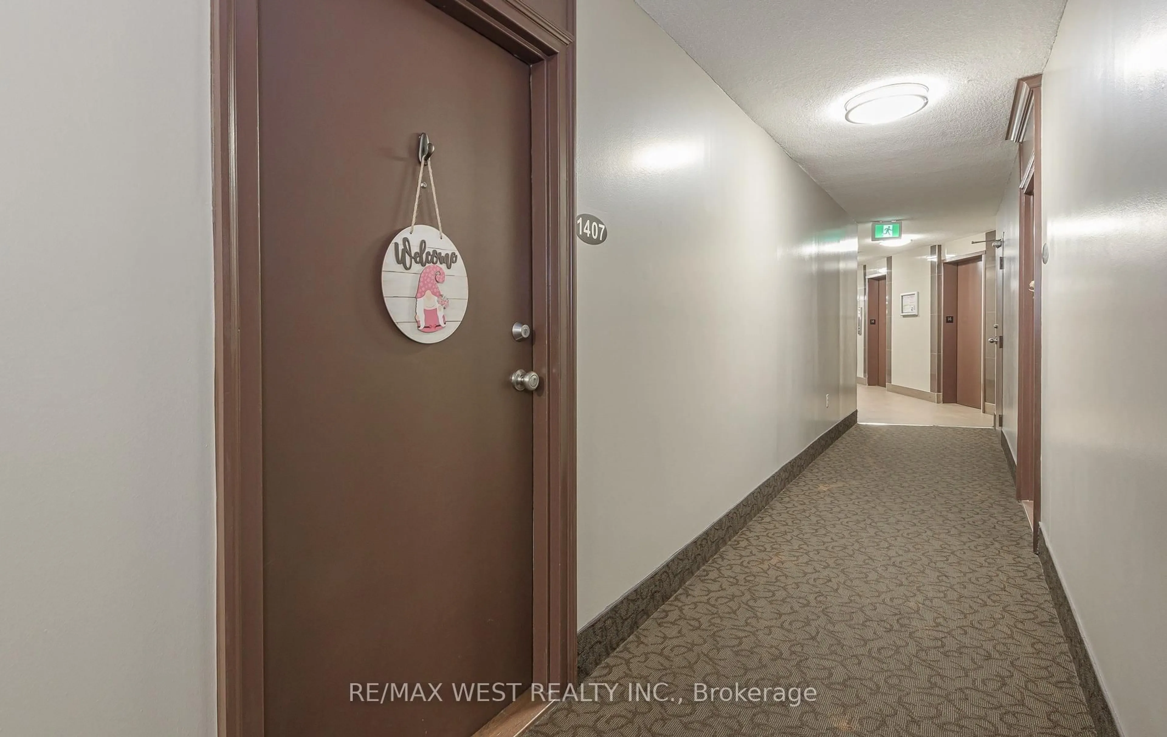 Indoor foyer for 530 Lolita Gdns #1407, Mississauga Ontario L5A 3T2