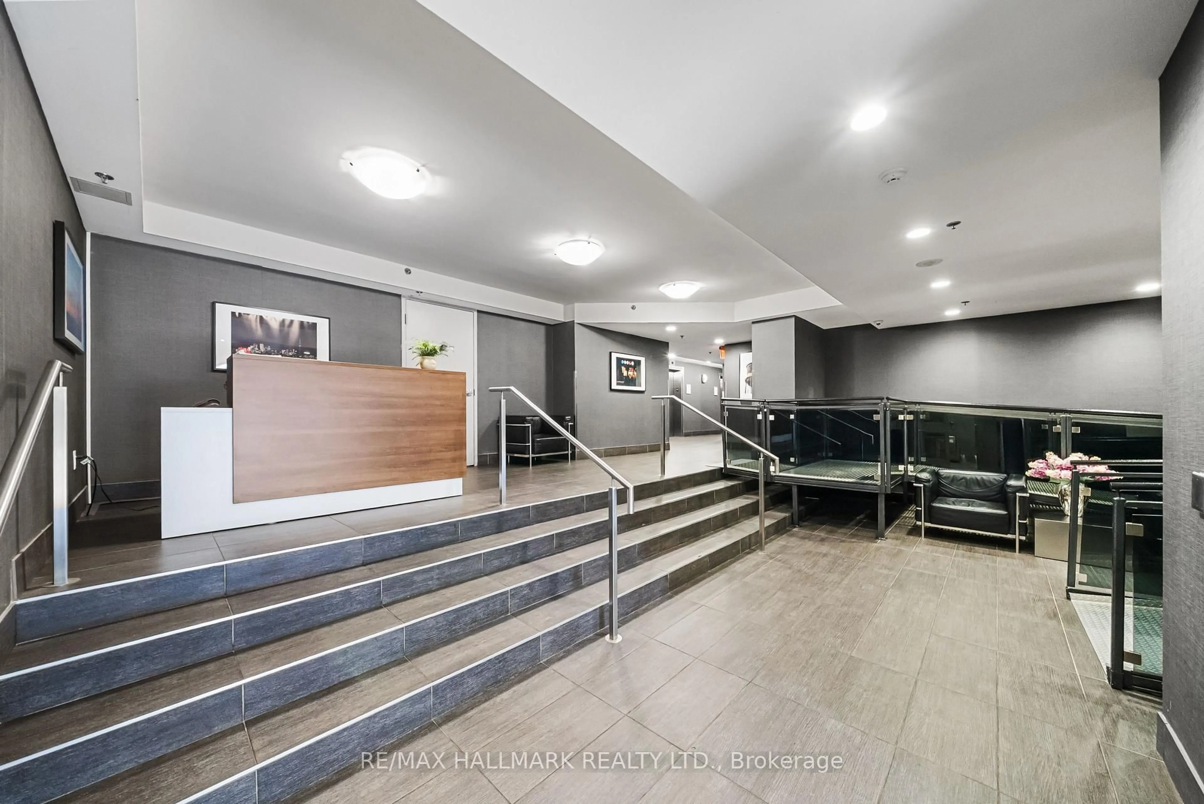 Lobby for 816 Lansdowne Ave #103, Toronto Ontario M6H 4K6