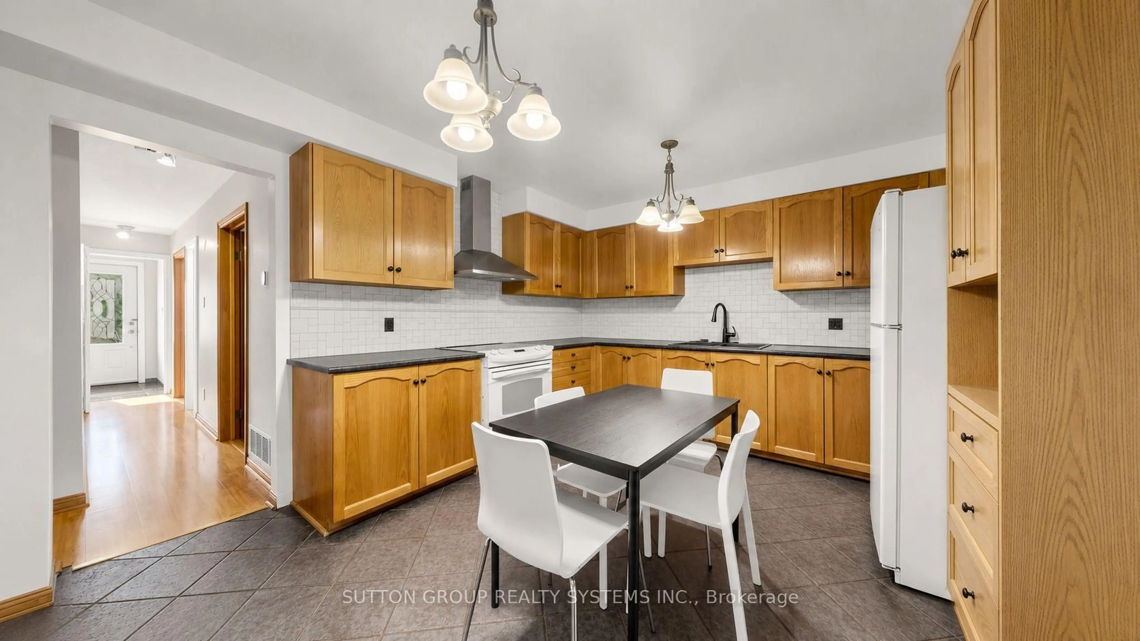Standard kitchen, ceramic/tile floor for 289D Bartlett Ave, Toronto Ontario M6H 3G3
