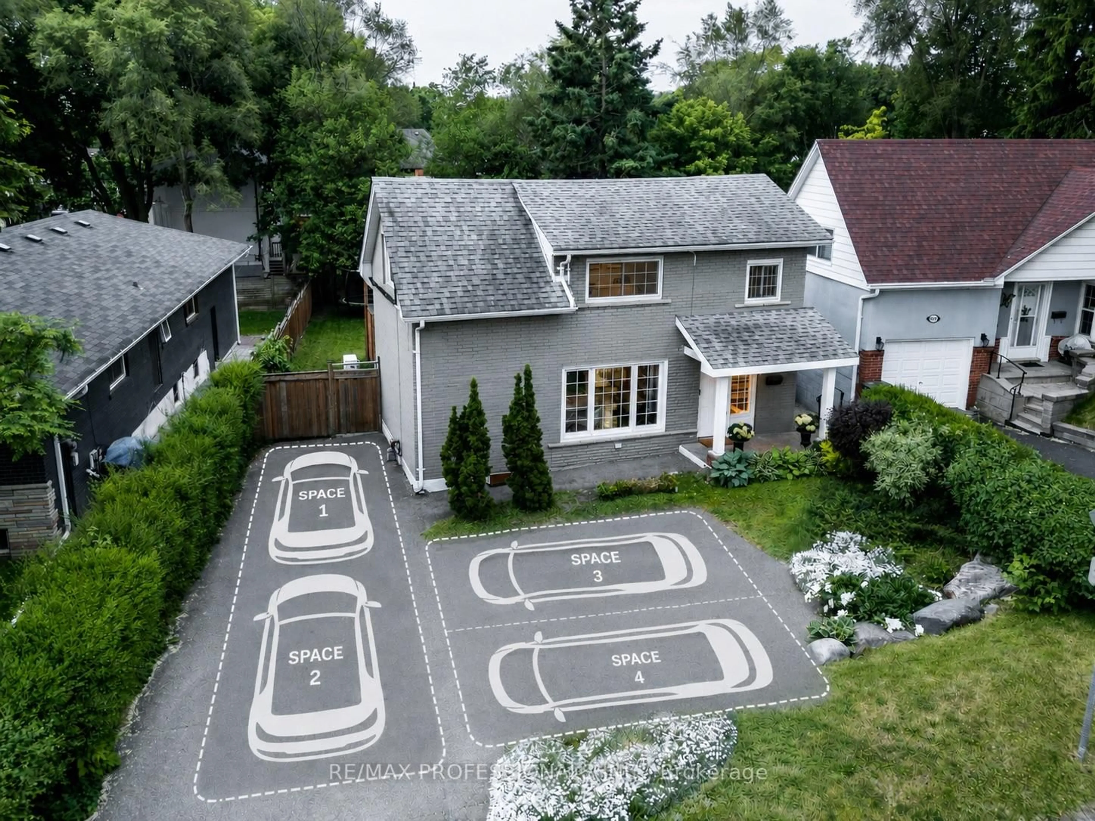 A pic from outside/outdoor area/front of a property/back of a property/a pic from drone, street for 4625 Dundas St, Toronto Ontario M9A 1A4