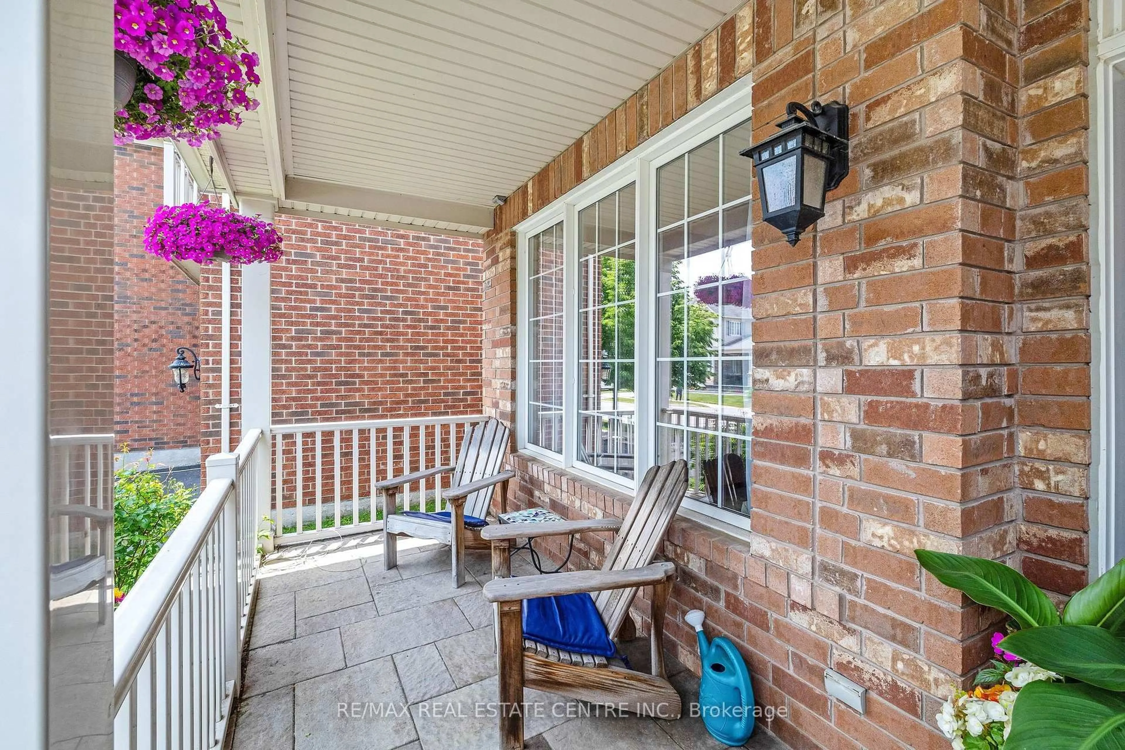 Patio, street for 728 Reece Crt, Milton Ontario L9T 0X4