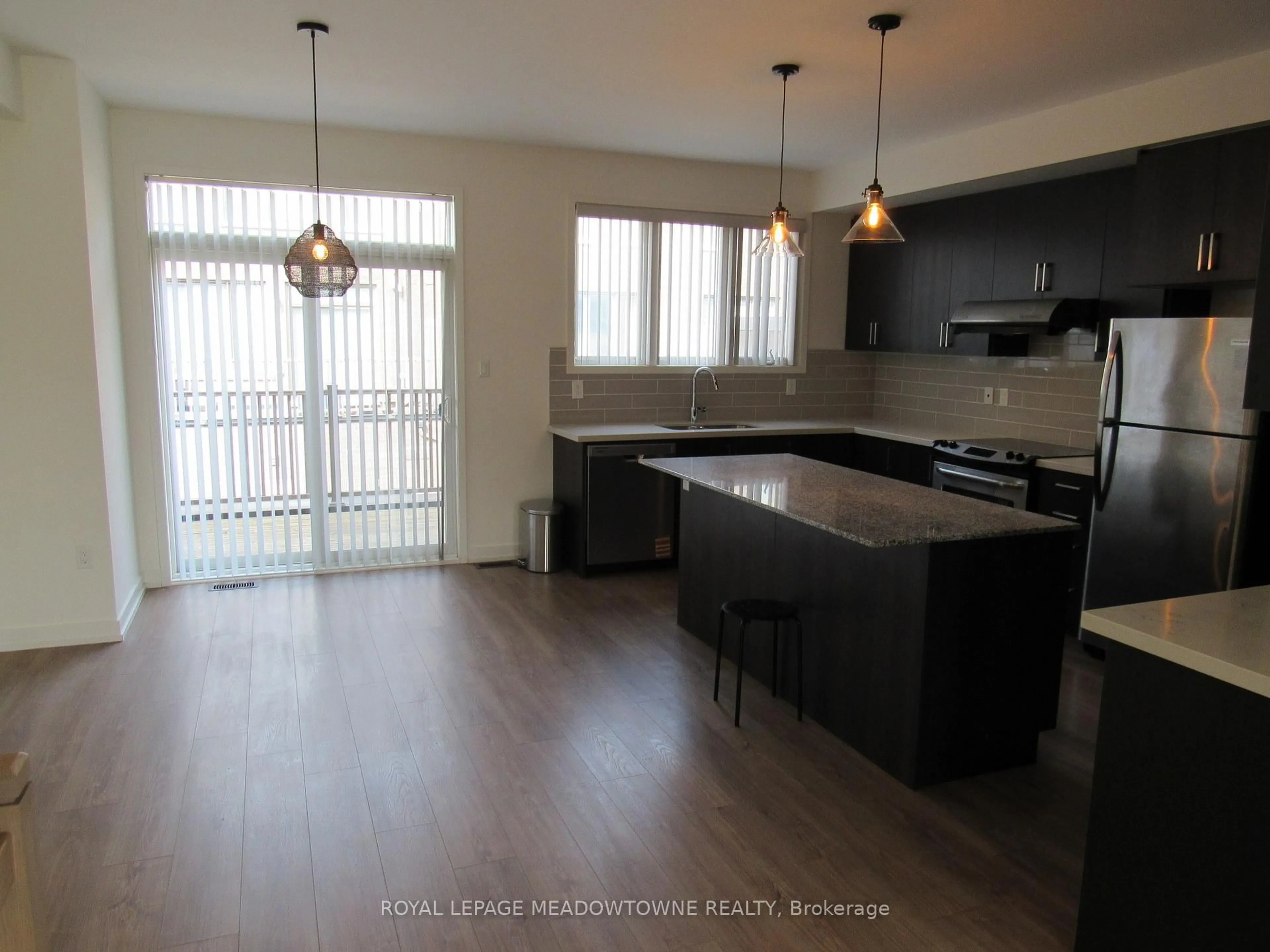 Open concept kitchen, wood/laminate floor for 3129 Ernest Appelbe Blvd, Oakville Ontario L6H 0N8