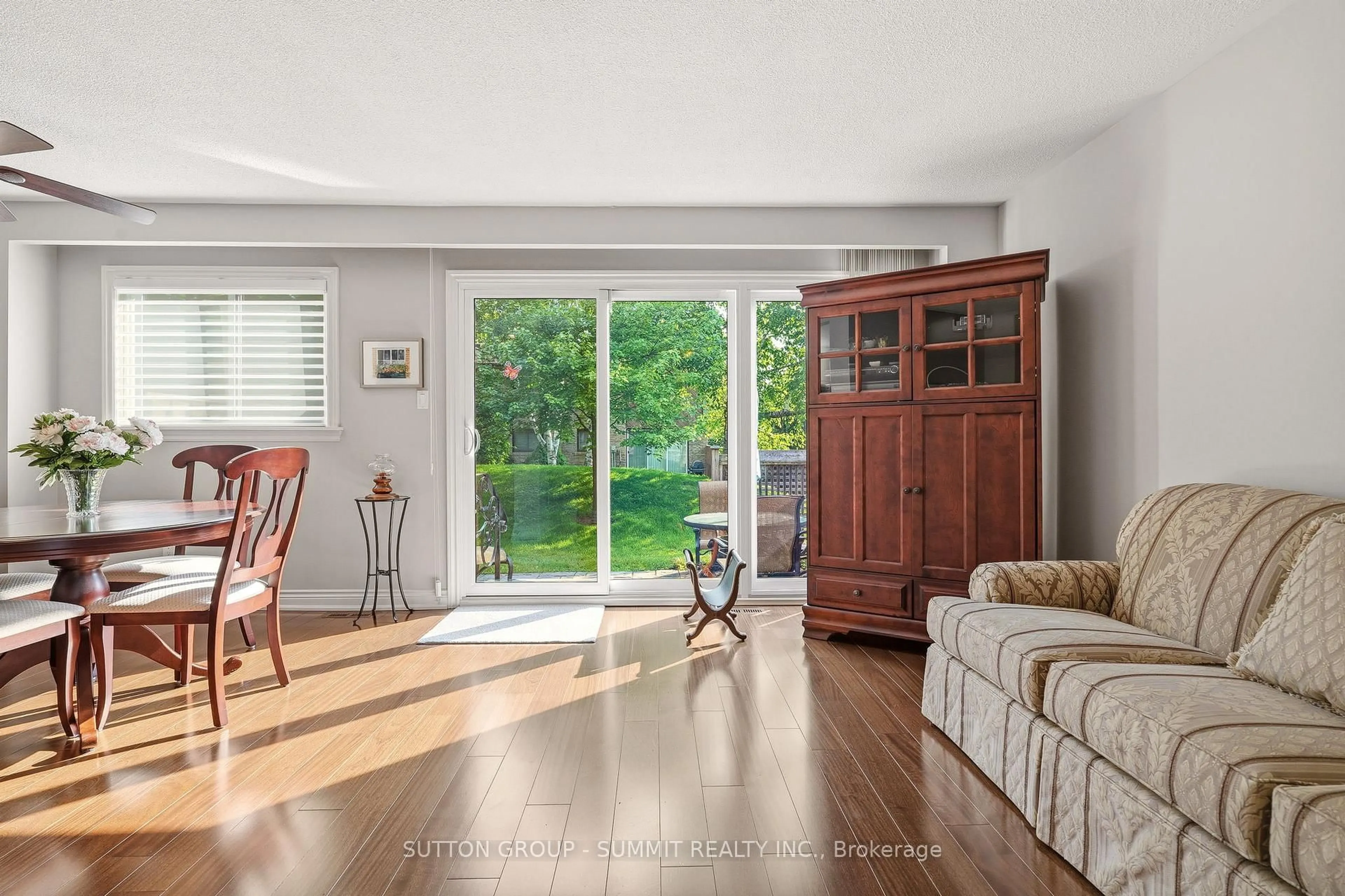 Living room with furniture, wood/laminate floor for 570 Forestwood Cres, Burlington Ontario L7L 4K3