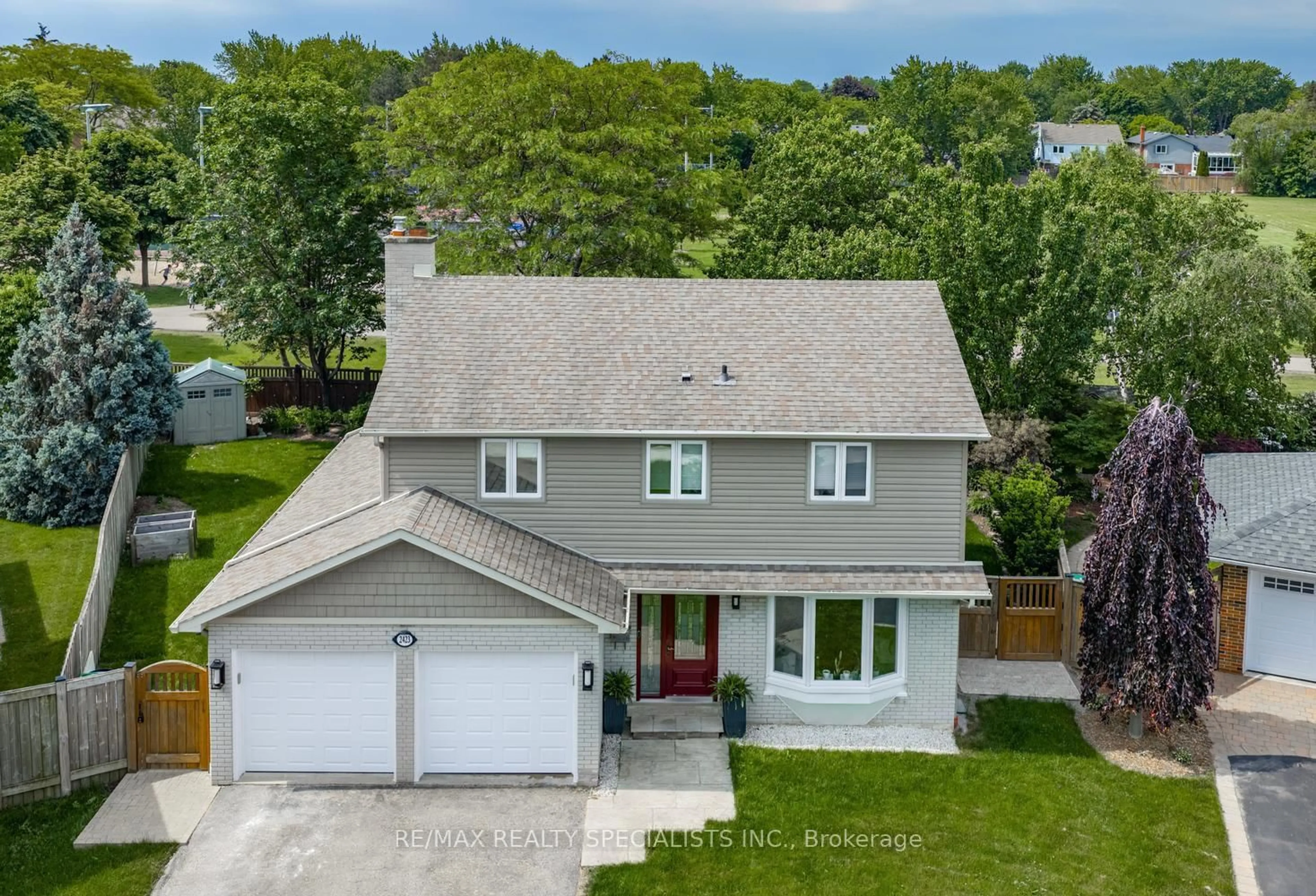 A pic from outside/outdoor area/front of a property/back of a property/a pic from drone, street for 2423 Woking Cres, Mississauga Ontario L5K 1Z5