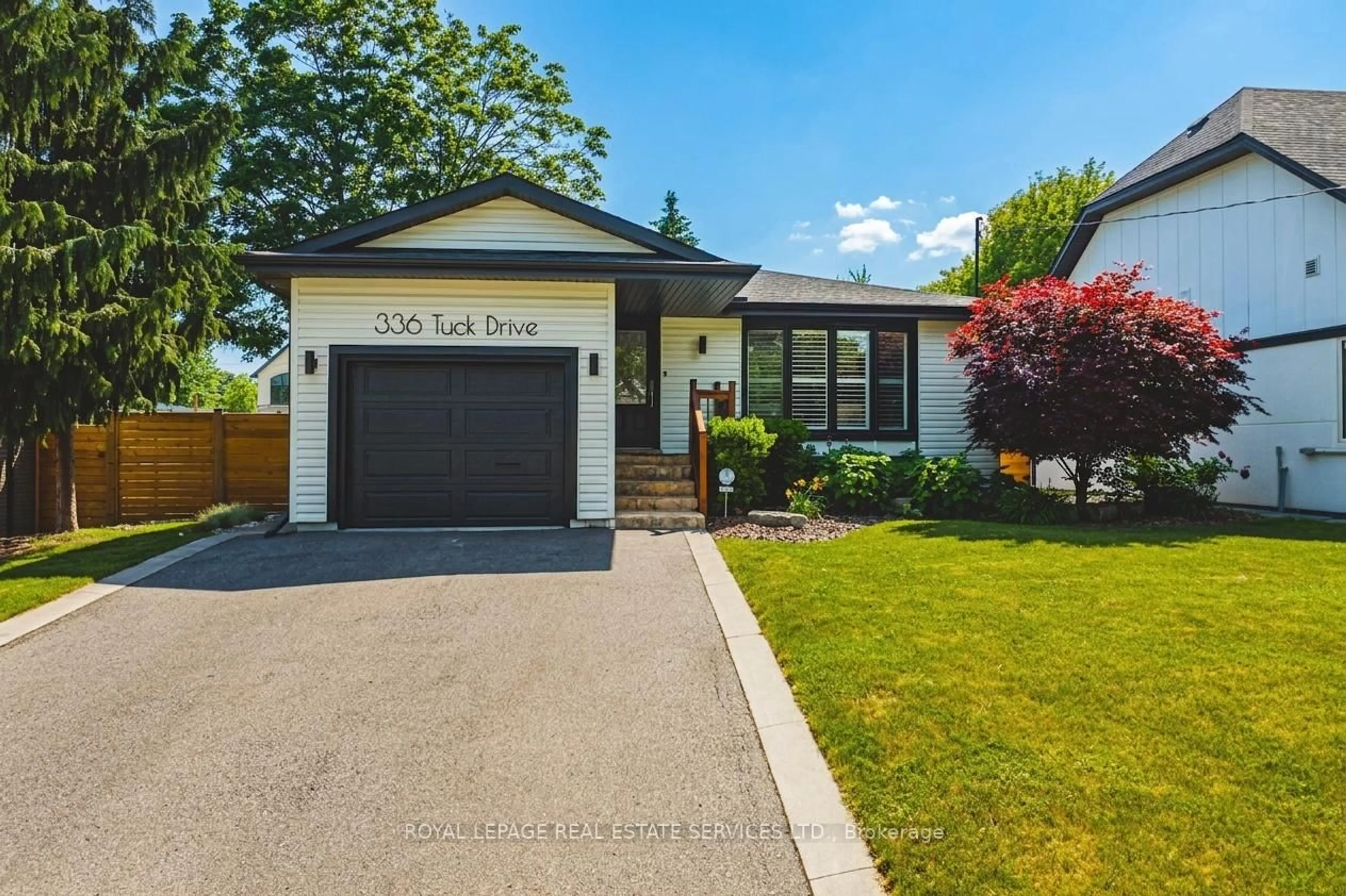 Home with vinyl exterior material, street for 336 Tuck Dr, Burlington Ontario L7L 2R3