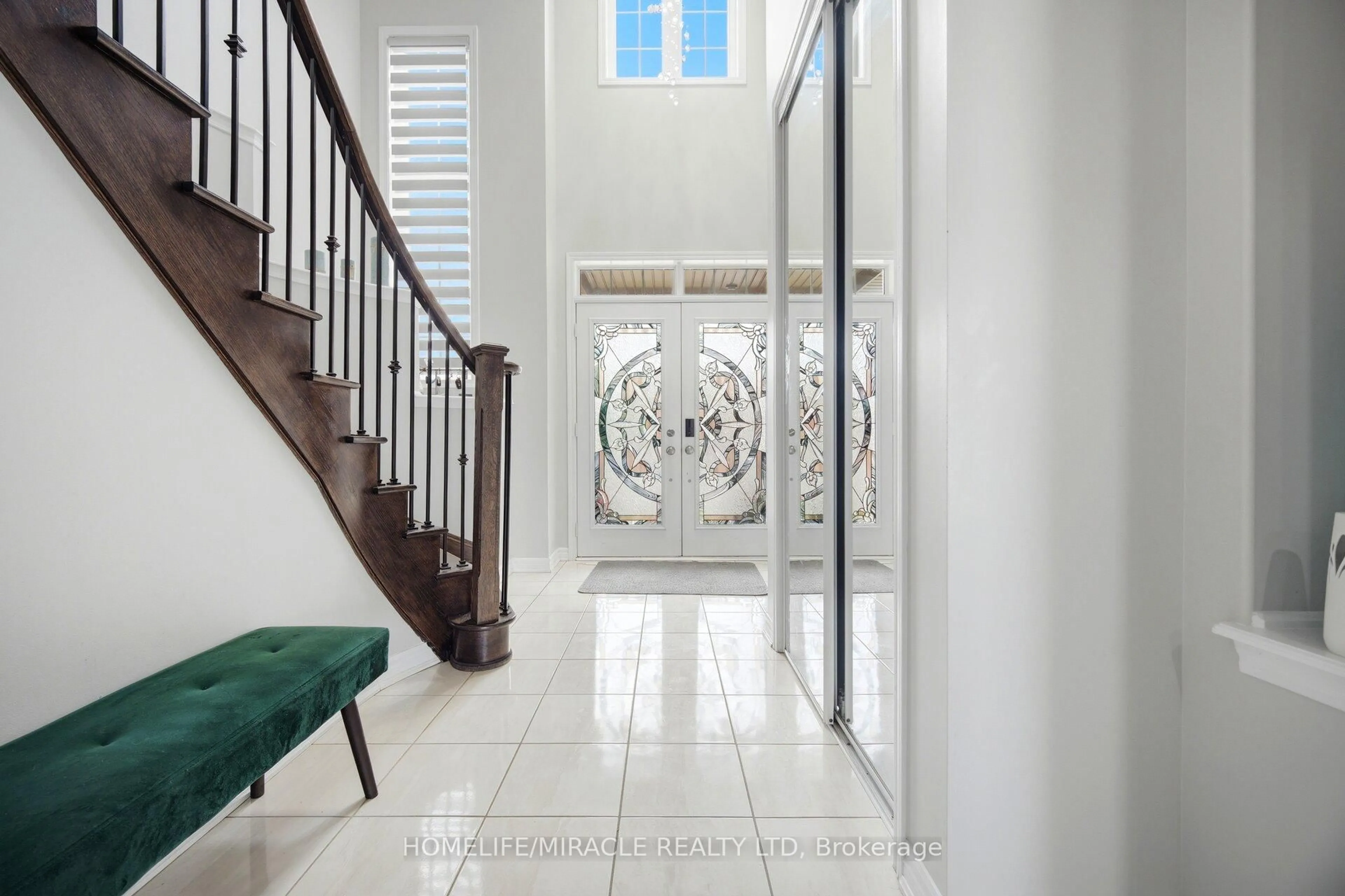 Indoor entryway for 94 Mincing Tr, Brampton Ontario L7A 4S9