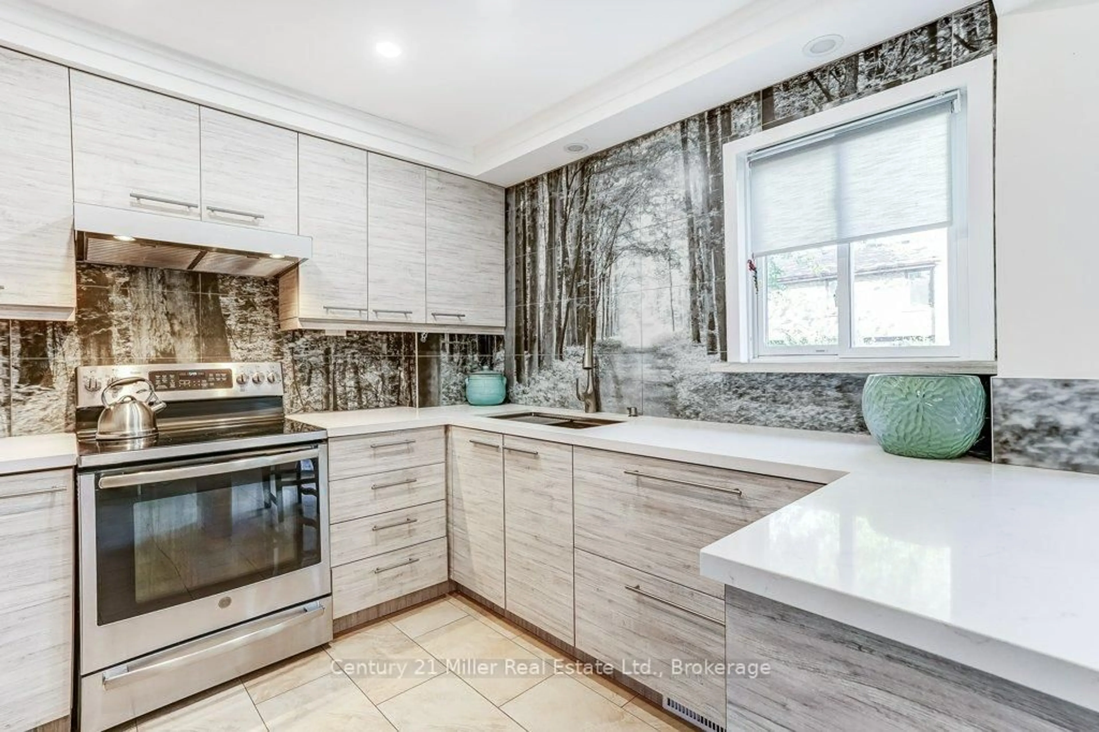 Contemporary kitchen, ceramic/tile floor for 2605 Woodchester Dr #36, Mississauga Ontario L5K 2E3