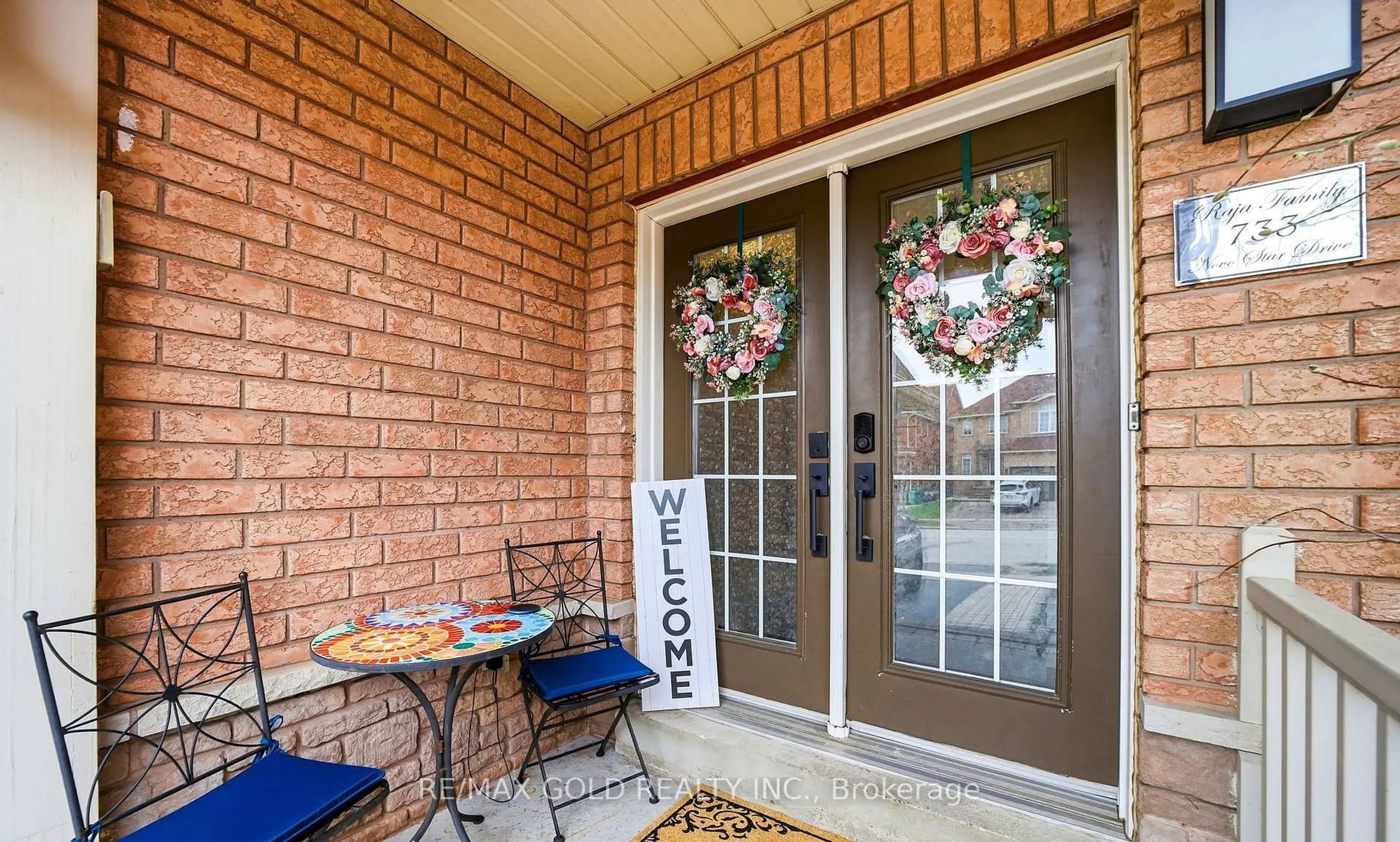 Indoor entryway for 733 Novo Star Dr, Mississauga Ontario L5W 1C7