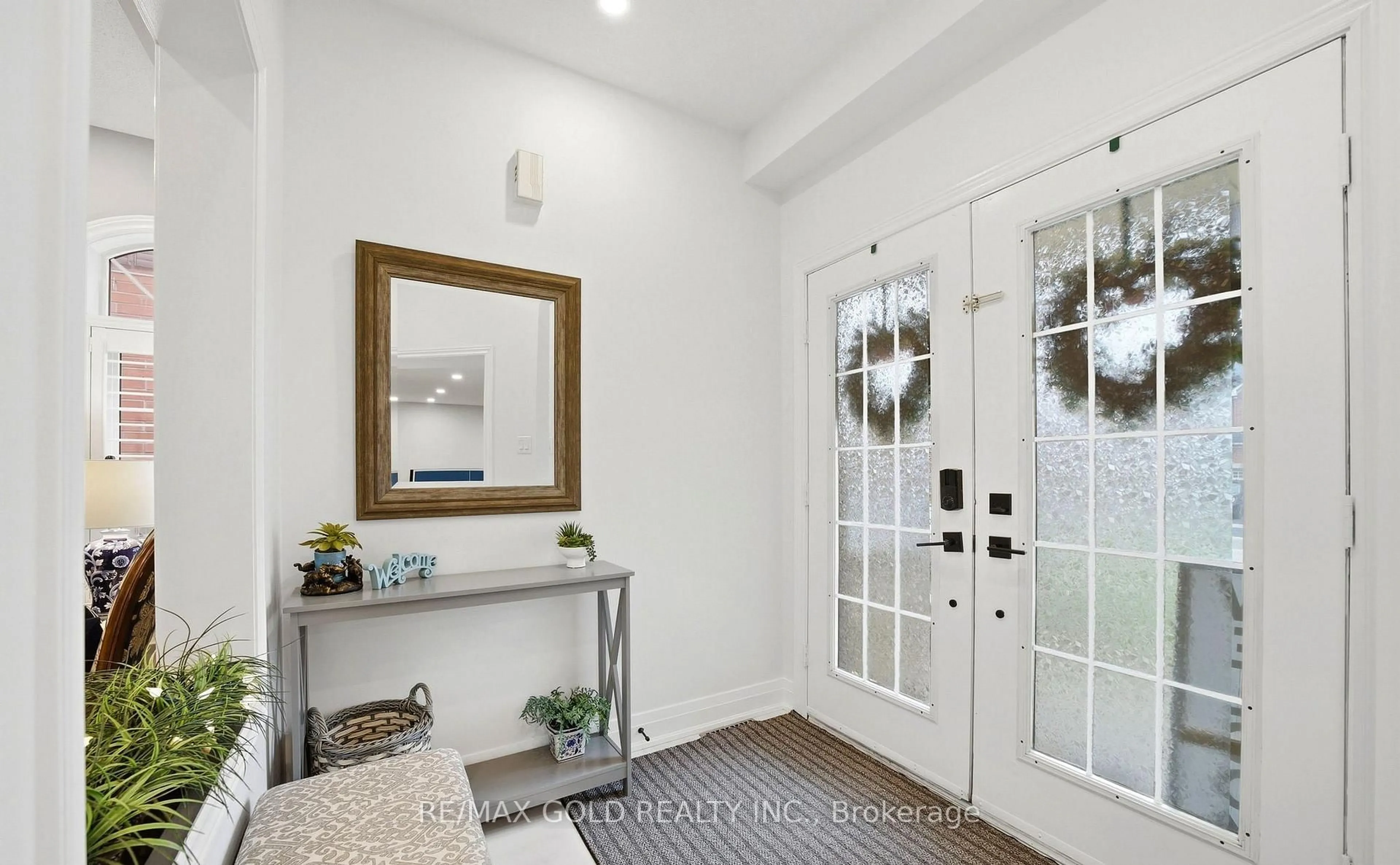 Indoor entryway for 733 Novo Star Dr, Mississauga Ontario L5W 1C7