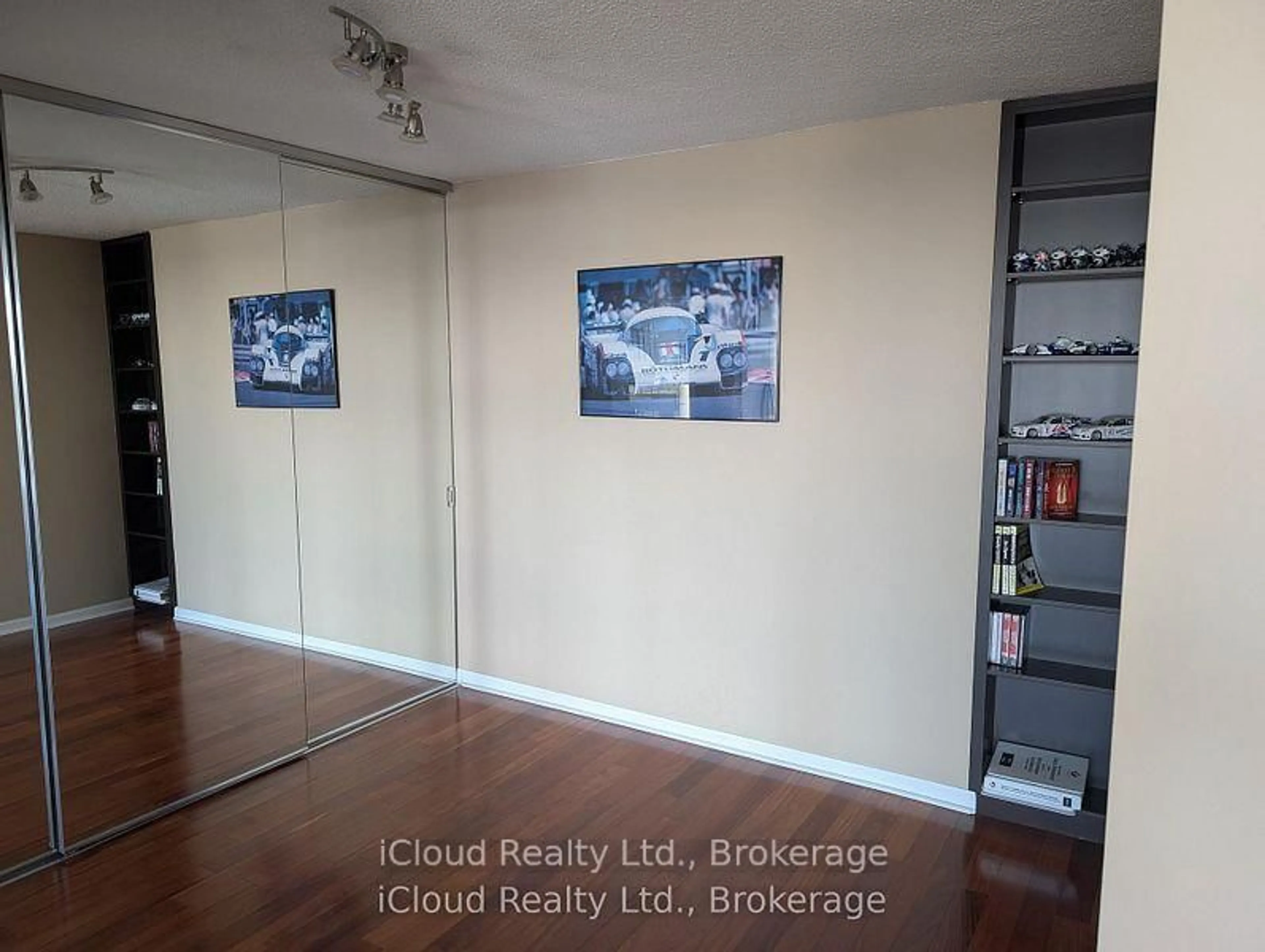 A pic of a room for 45 Kingsbridge Garden Circ #1003, Mississauga Ontario L5R 3K4