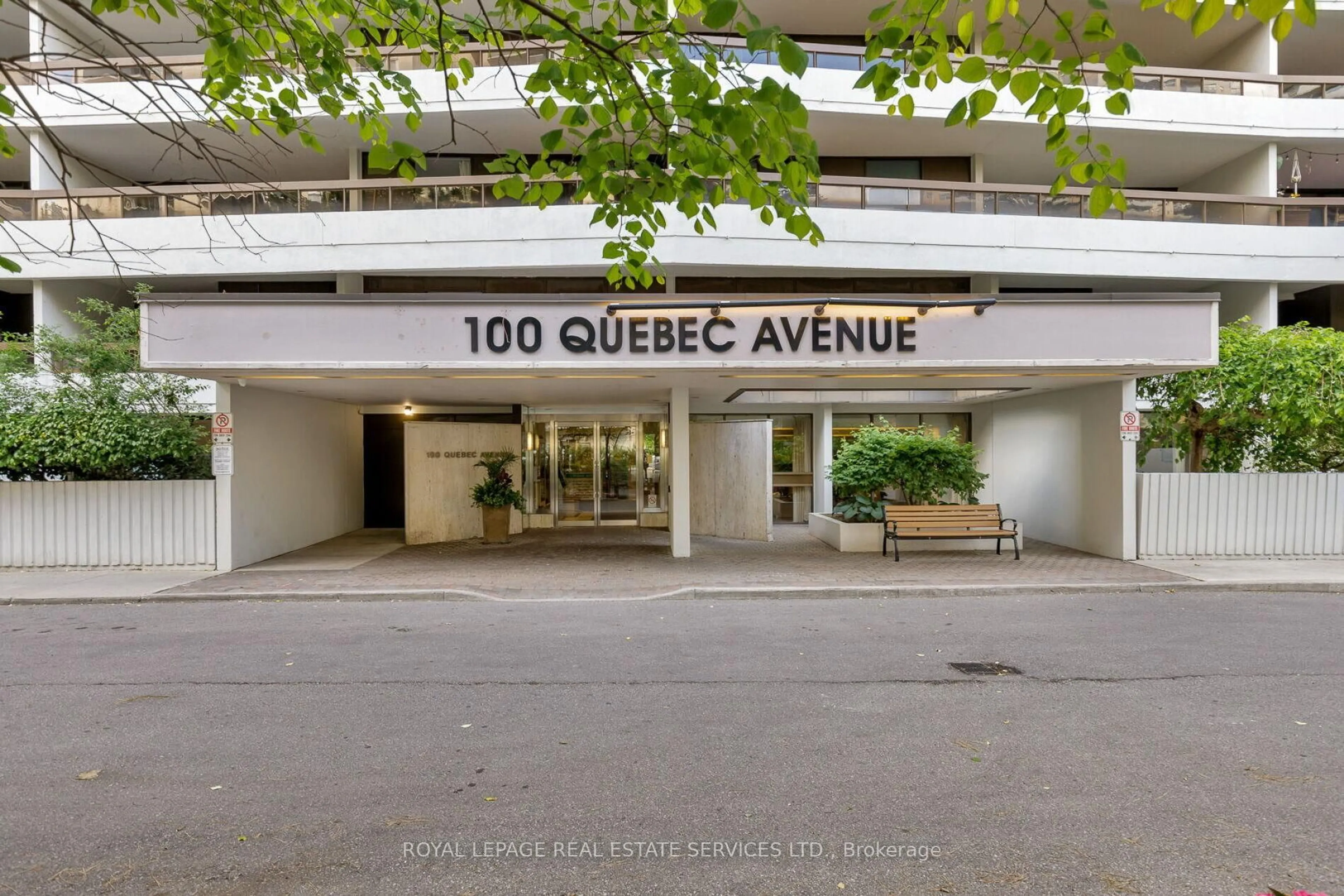Lobby for 100 Quebec Ave #401, Toronto Ontario M6P 4B8