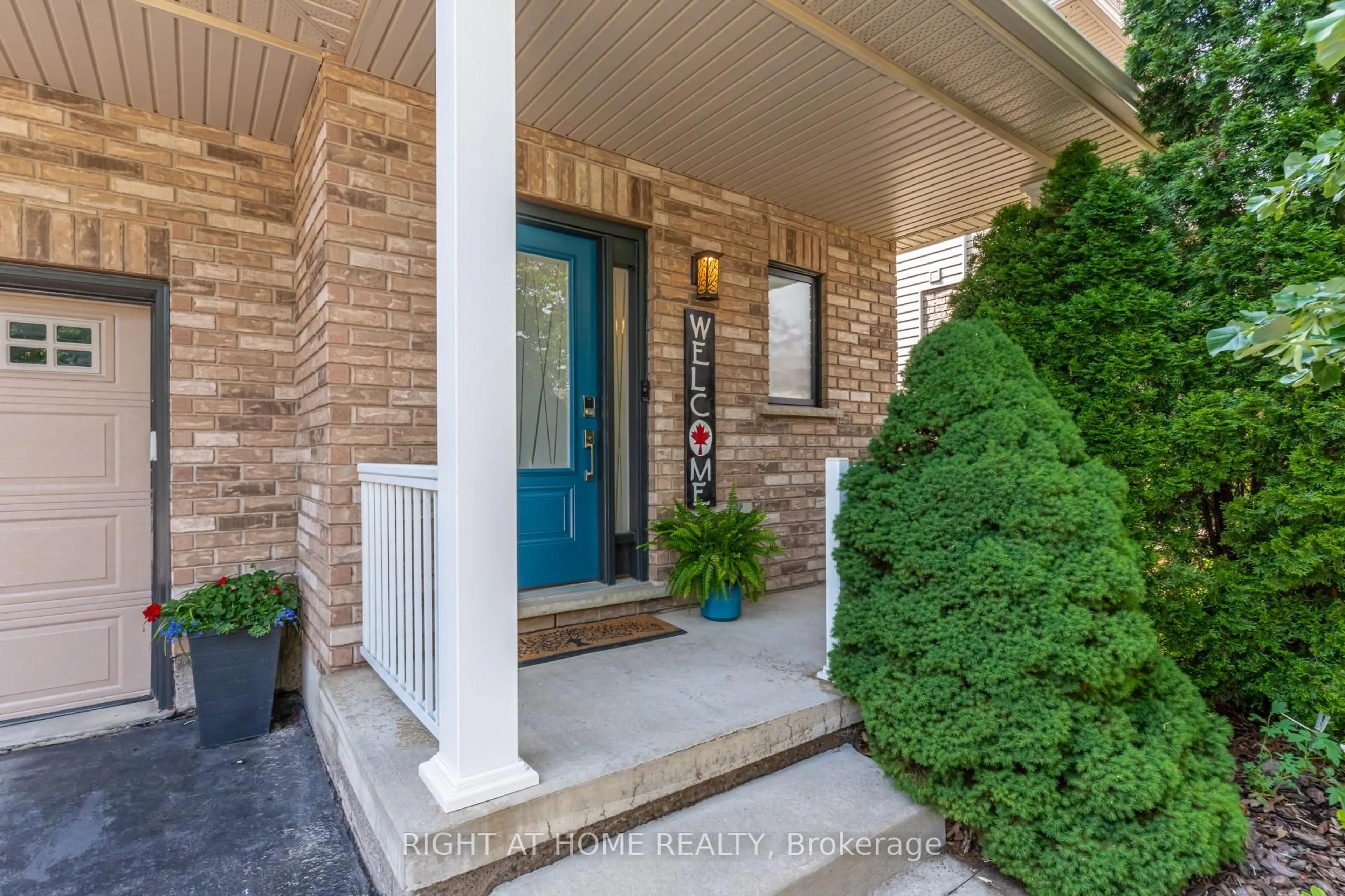 Indoor entryway for 2334 Norland Dr, Burlington Ontario L7L 7E6