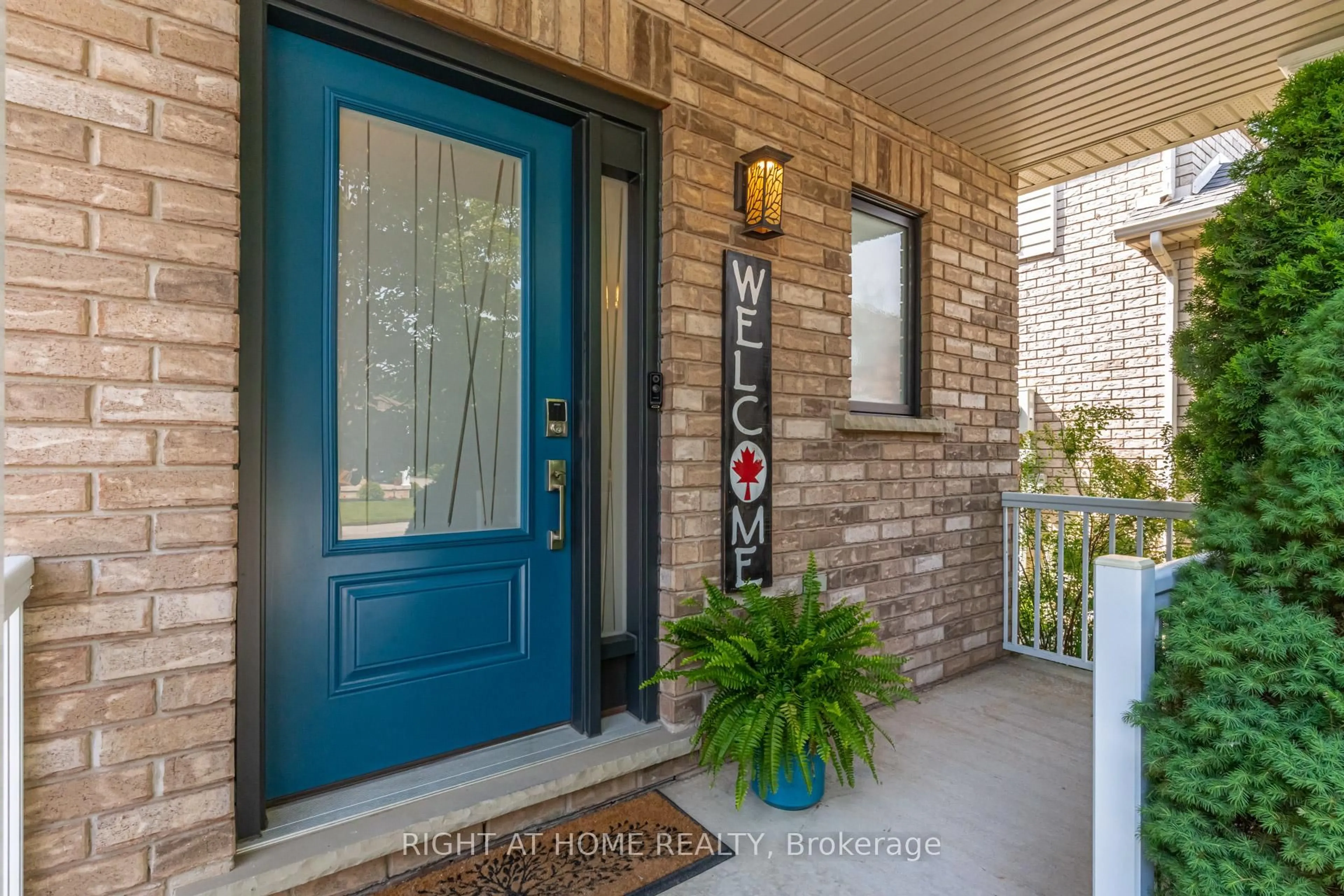 Indoor entryway for 2334 Norland Dr, Burlington Ontario L7L 7E6