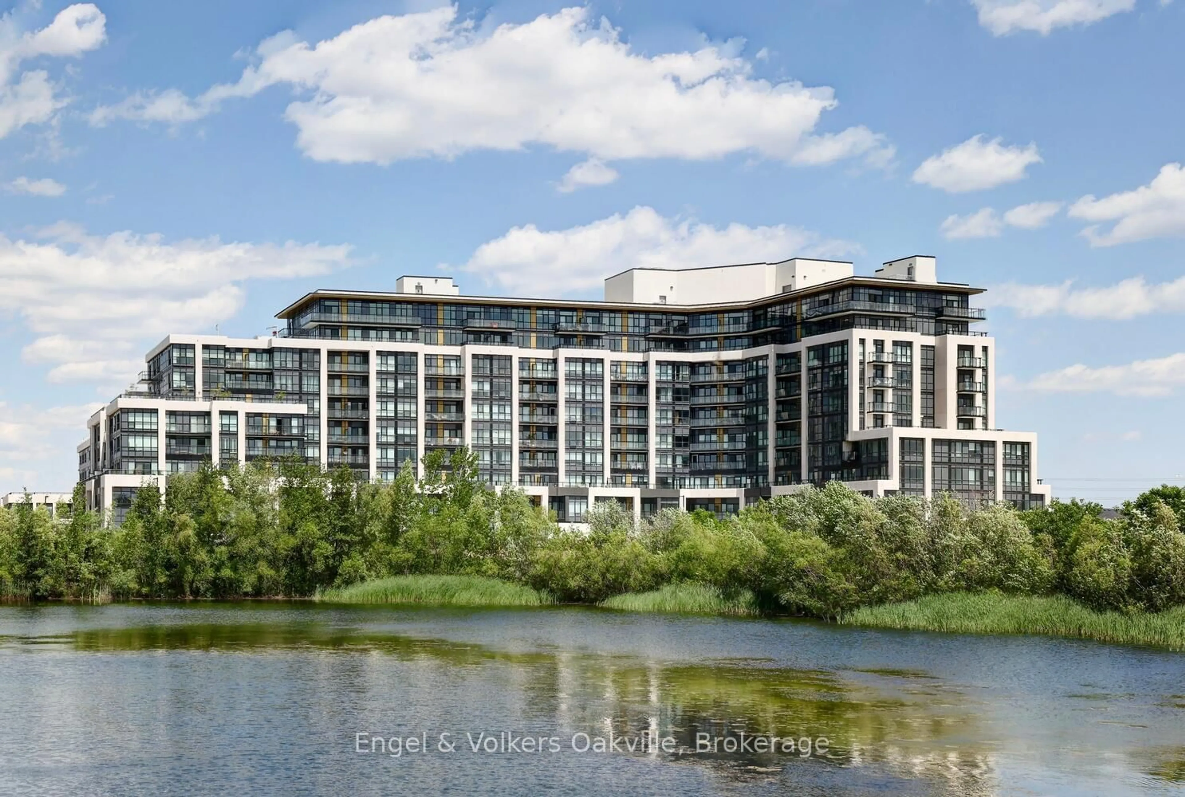 Blurry image for 405 Dundas St #307, Oakville Ontario L6M 5P9
