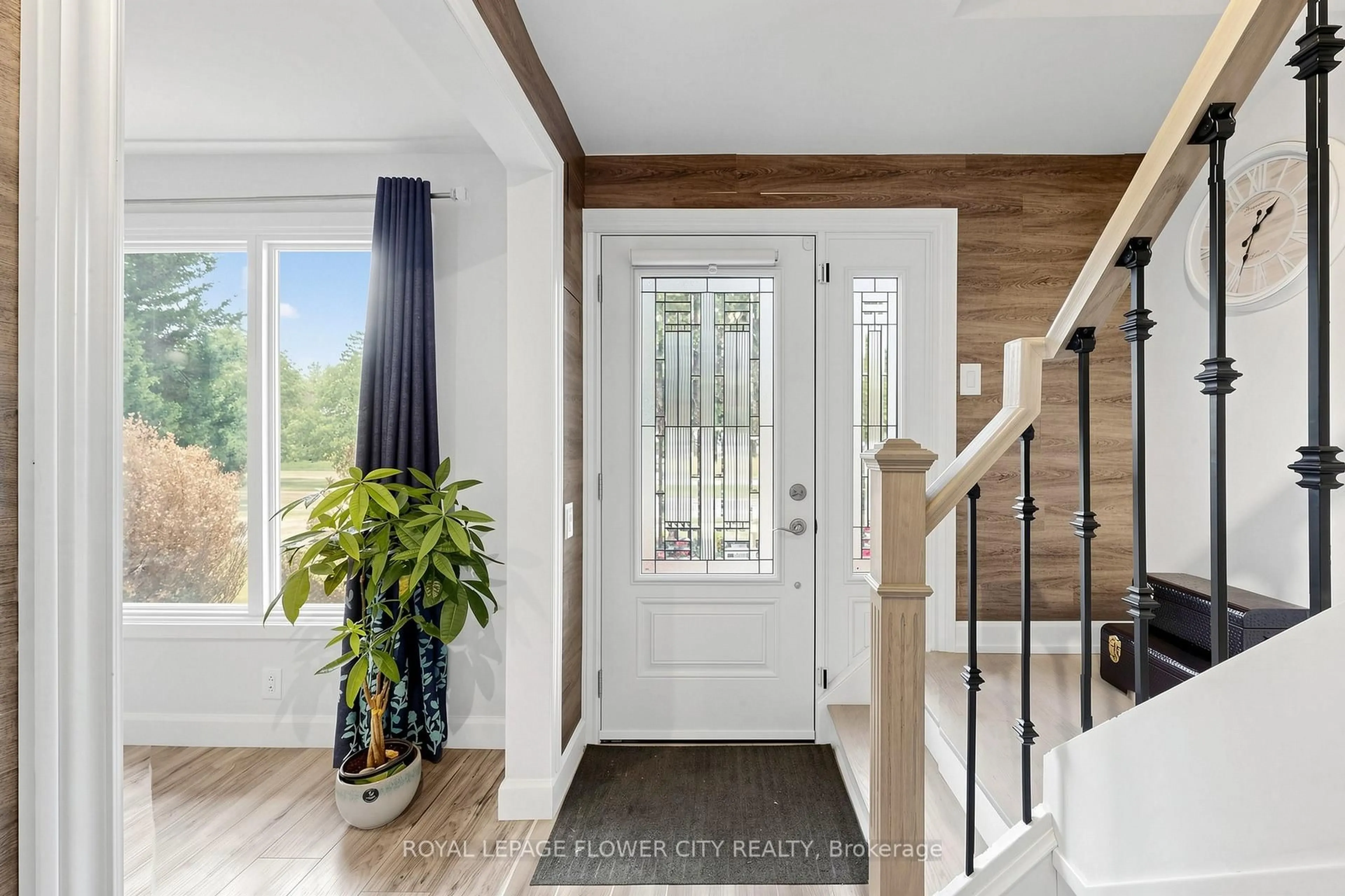 Indoor entryway for 206 Mcmurchy Ave, Brampton Ontario L6Y 1Z3