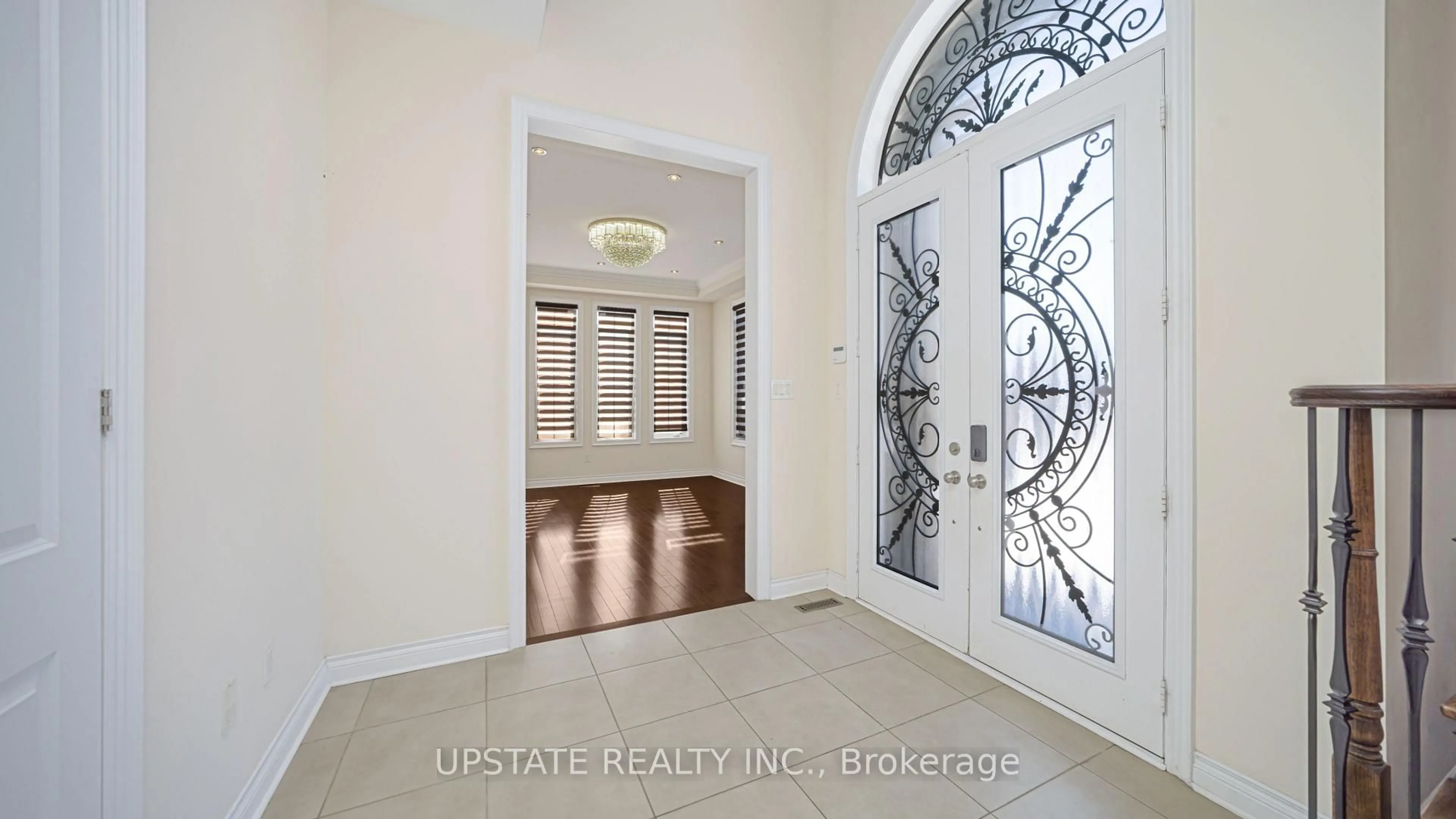 Indoor entryway for 23 Dalmeny Dr, Brampton Ontario L6X 0X3