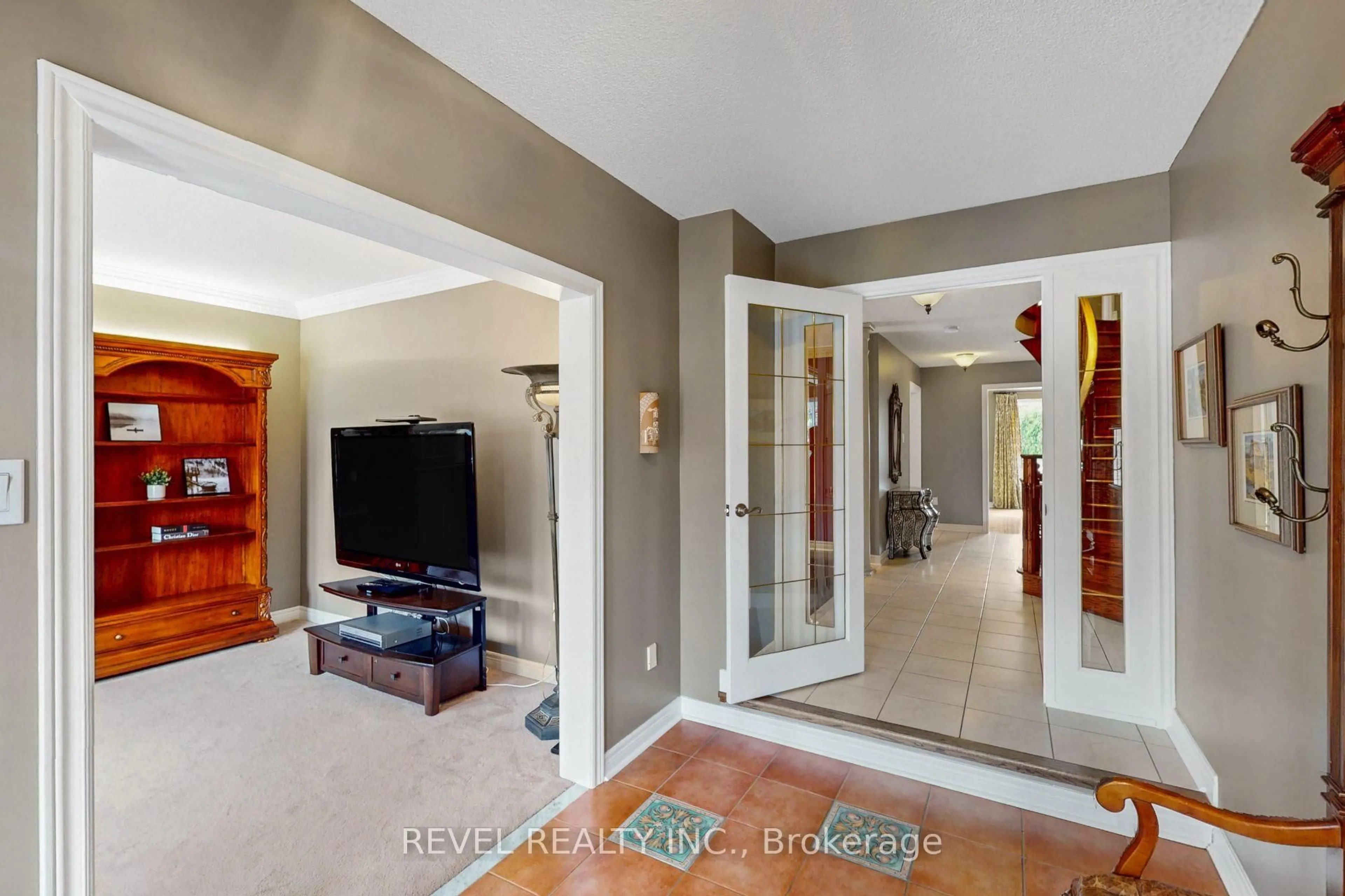 Indoor foyer for 6872 Round Leaft Crt, Mississauga Ontario L5N 6X6